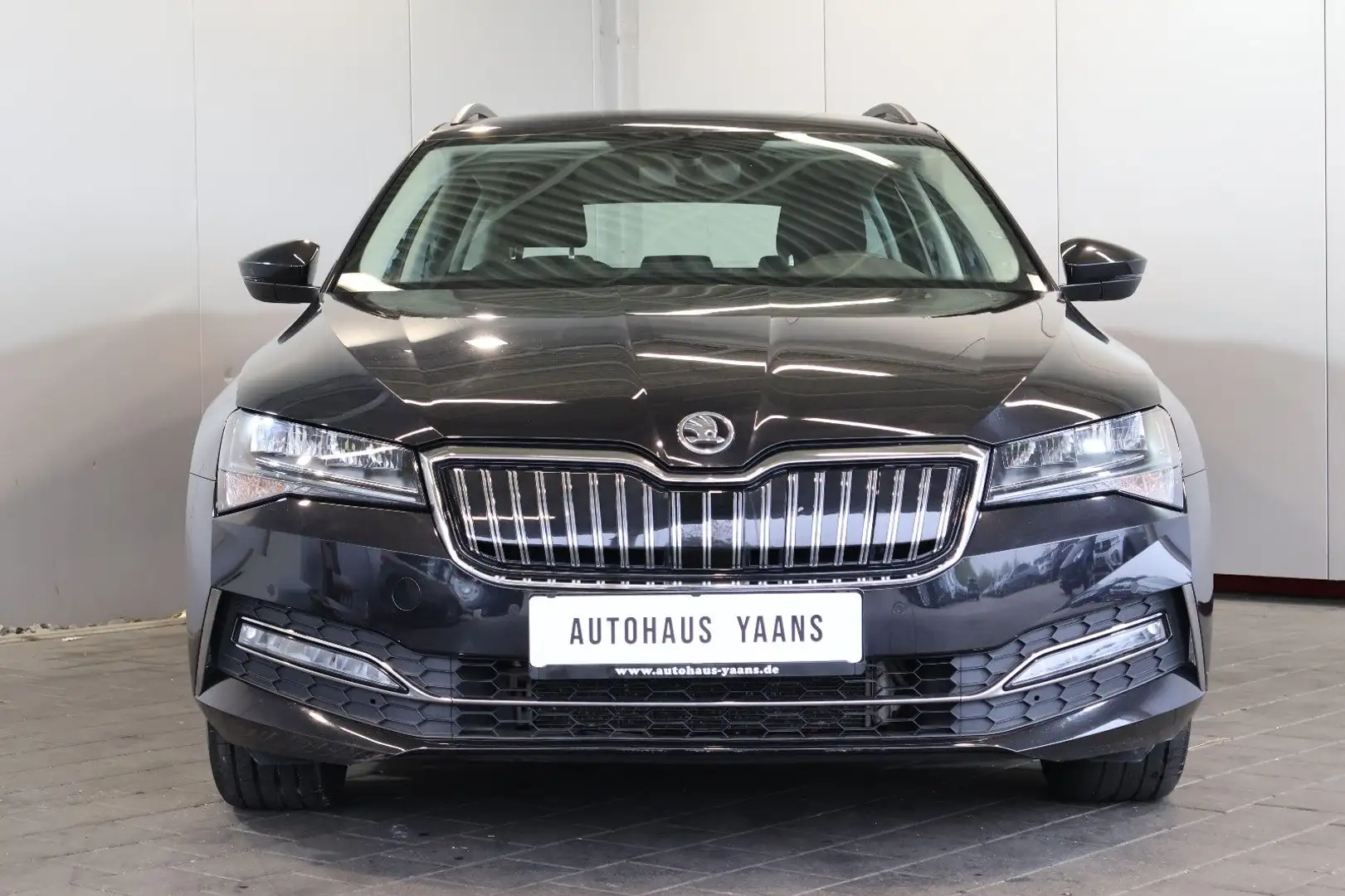 Skoda Superb 1.4 TSI iV Ambition AID+STDHZG+KAM+LED Schwarz - 2