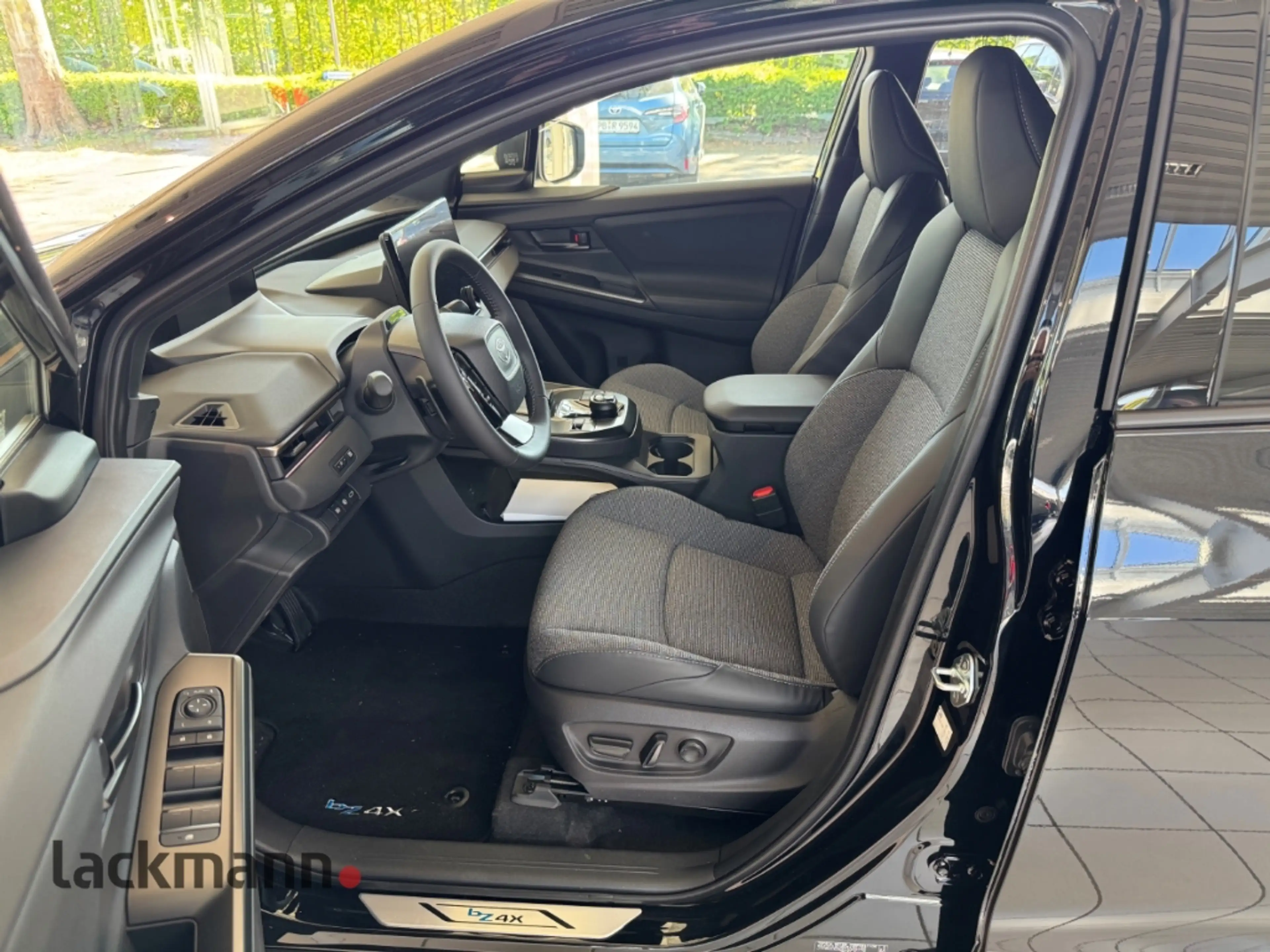 Toyota bZ4X Teamplayer 360°Kamera Toter Winkel Warner — photo 9