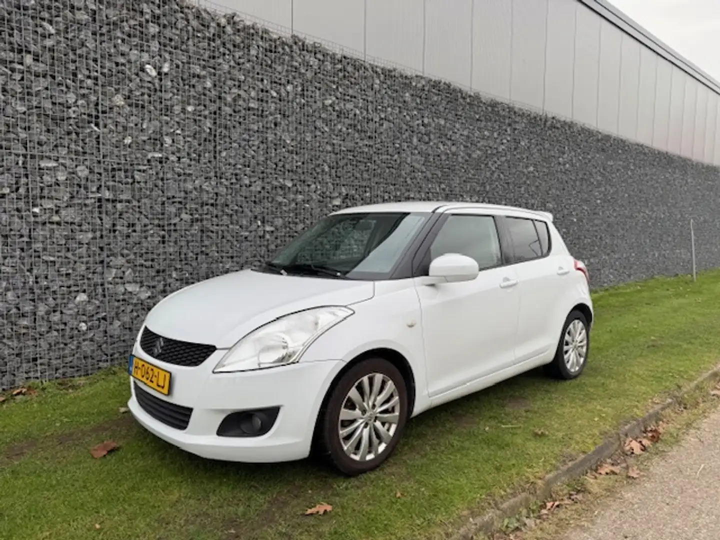 Suzuki Swift 1.2 Bandit EASSS Facelift, 5Drs Wit - 1