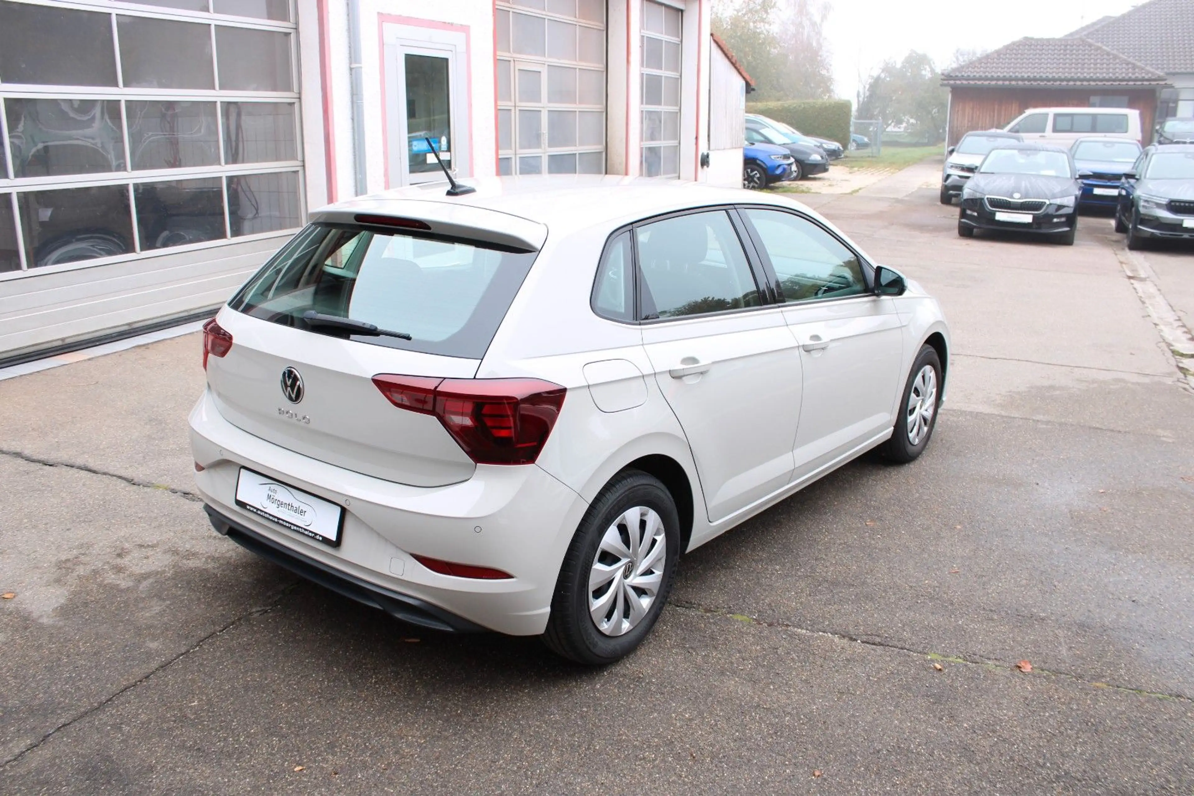 Volkswagen Polo 1.0 TSI Life mit 8.380 km in Ascotgrau — photo 5