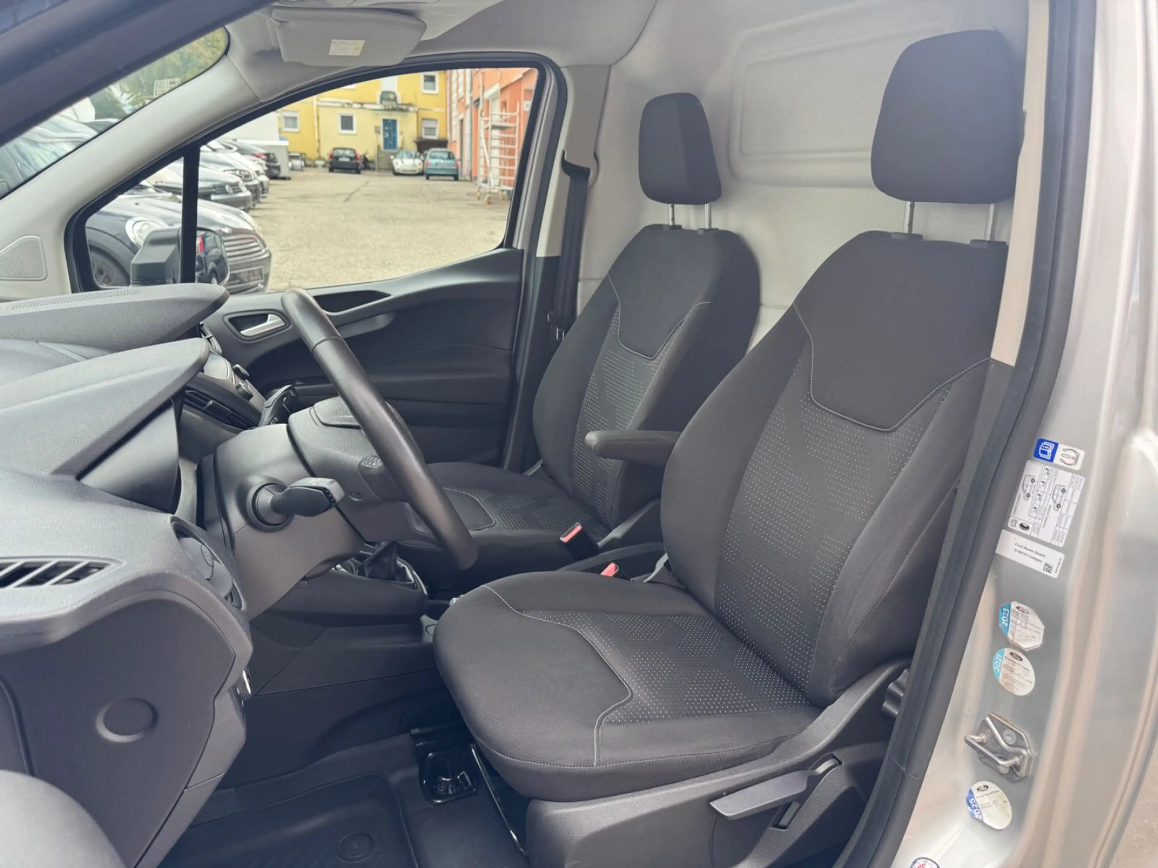 Ford Transit Courier 1.0 EcoB/Klima/Navi/Temp/SZH/PDC — photo 4
