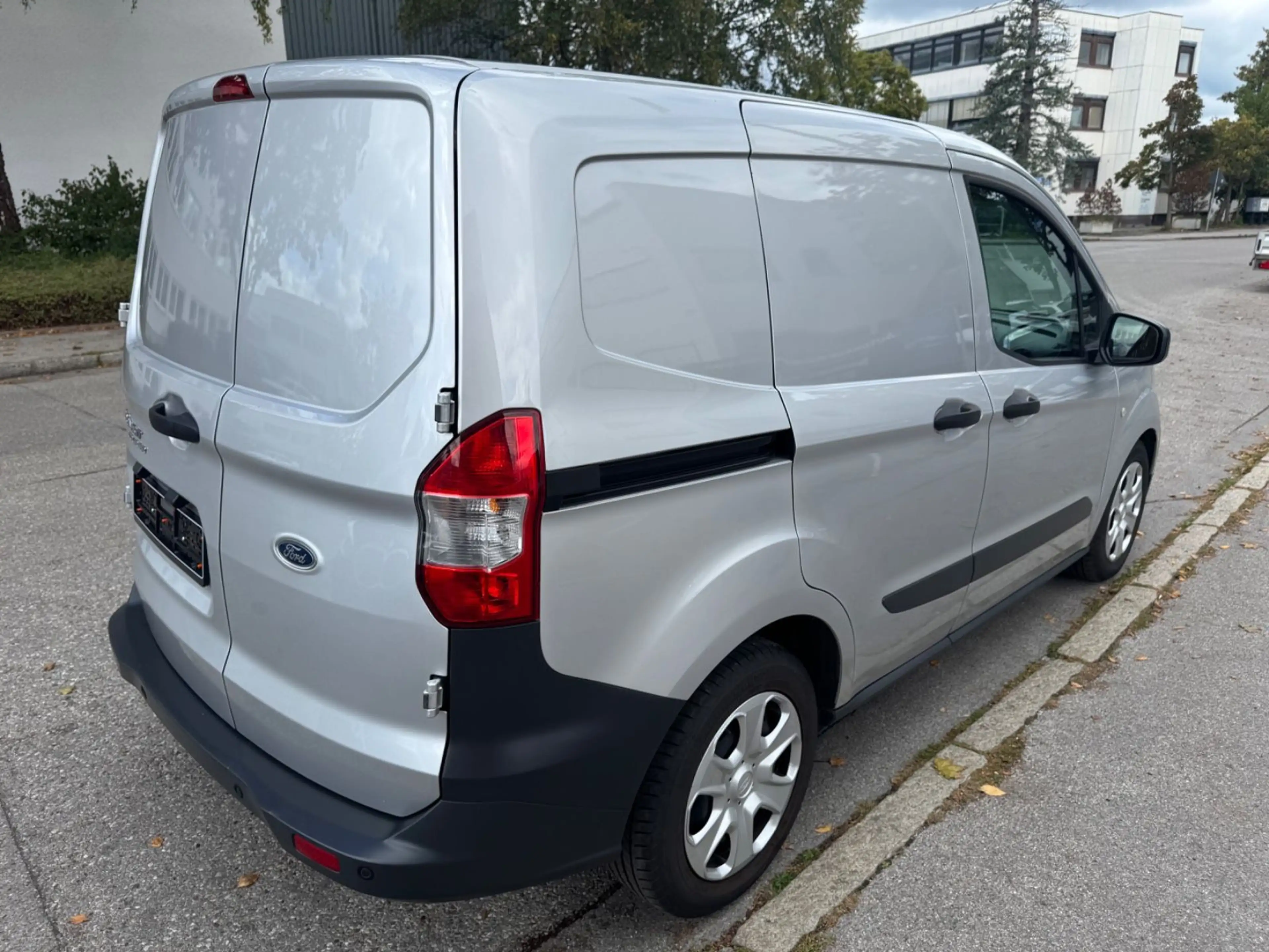 Ford Transit Courier 1.0 EcoB/Klima/Navi/Temp/SZH/PDC — photo 5