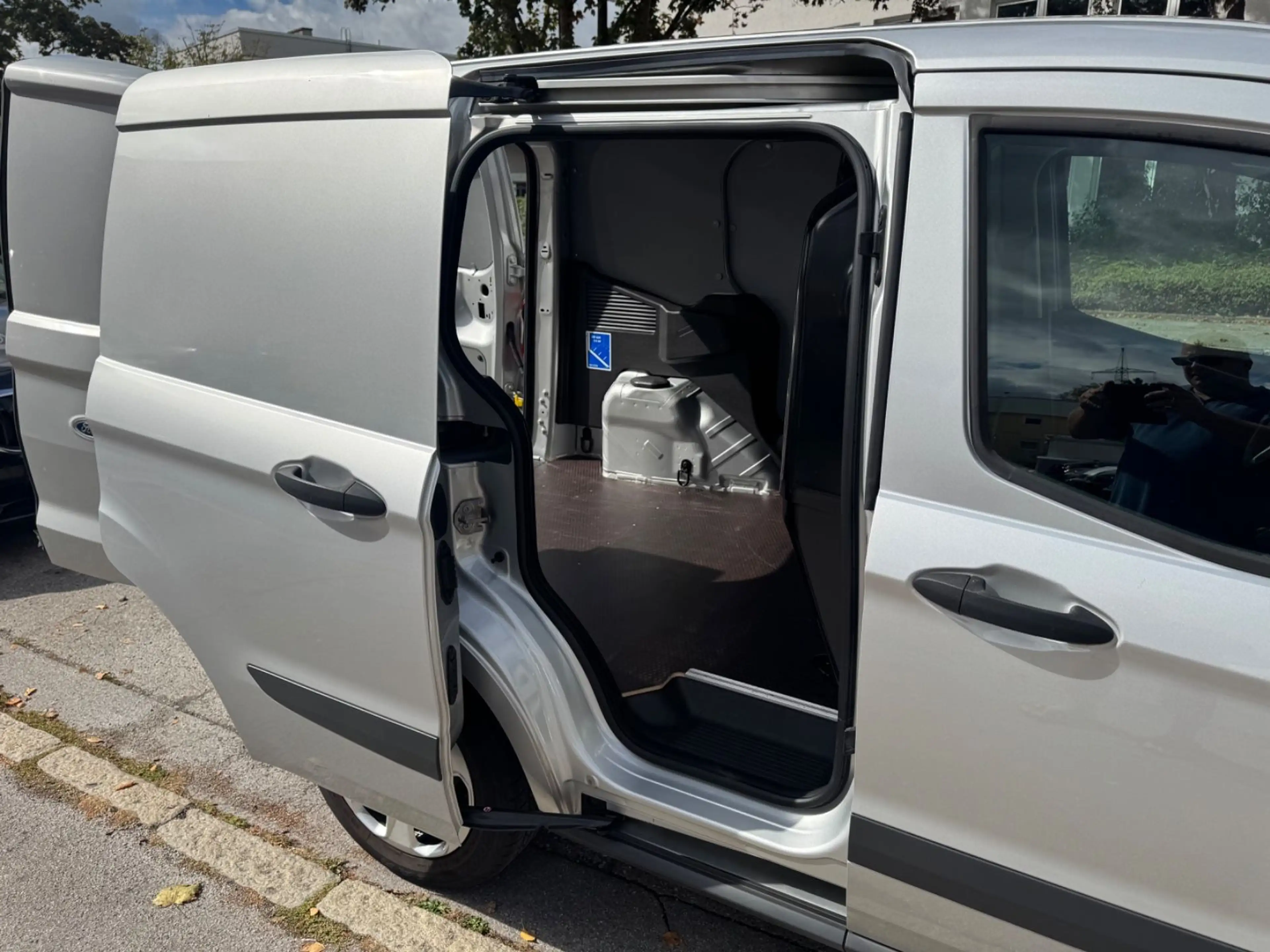 Ford Transit Courier 1.0 EcoB/Klima/Navi/Temp/SZH/PDC — photo 8