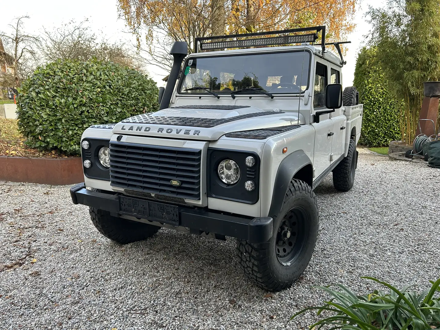 Land Rover Defender 130 DCPU, E Weiß - 1