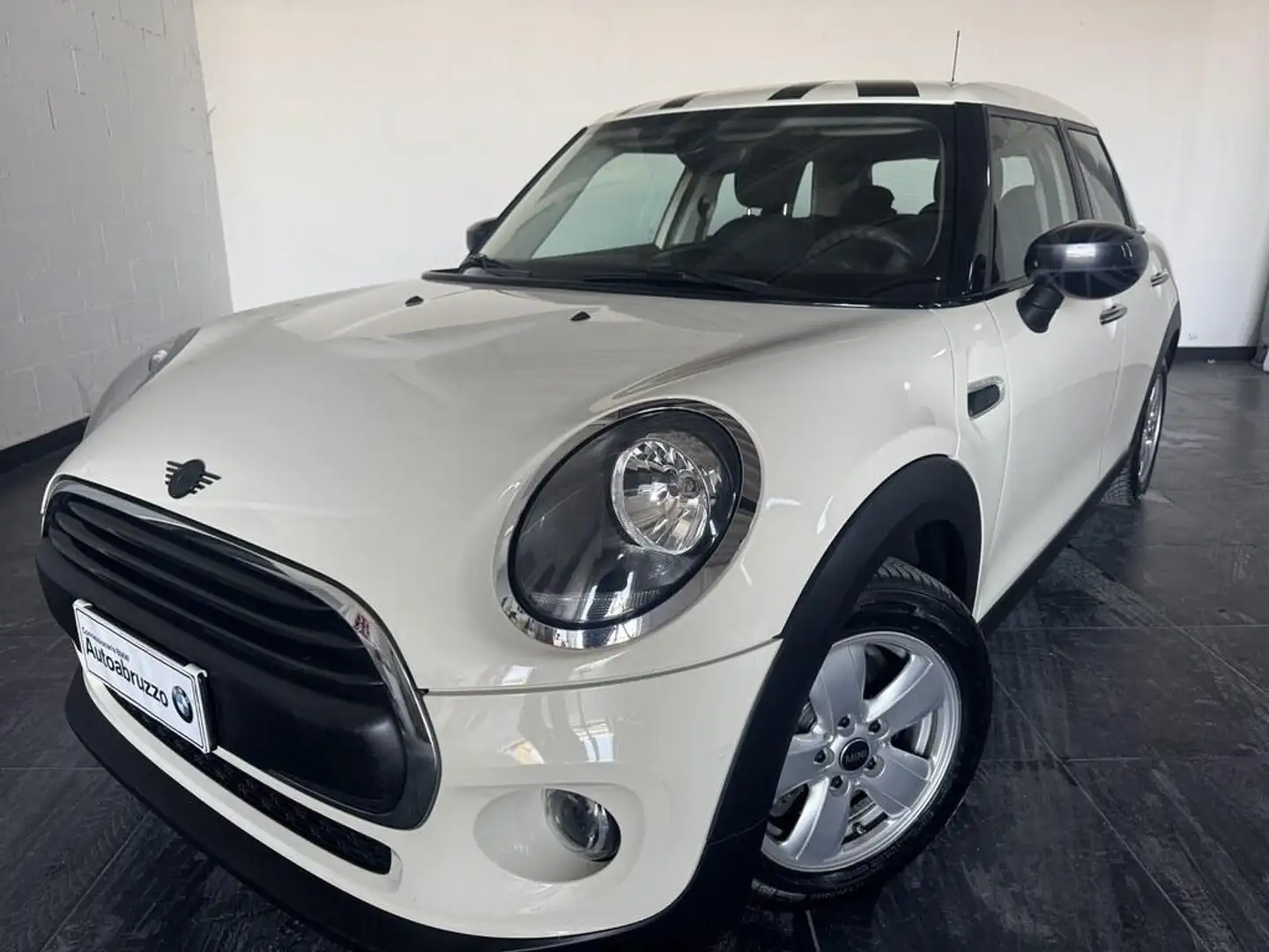 MINI One 1.5 TwinPower Turbo One Bílá - 1