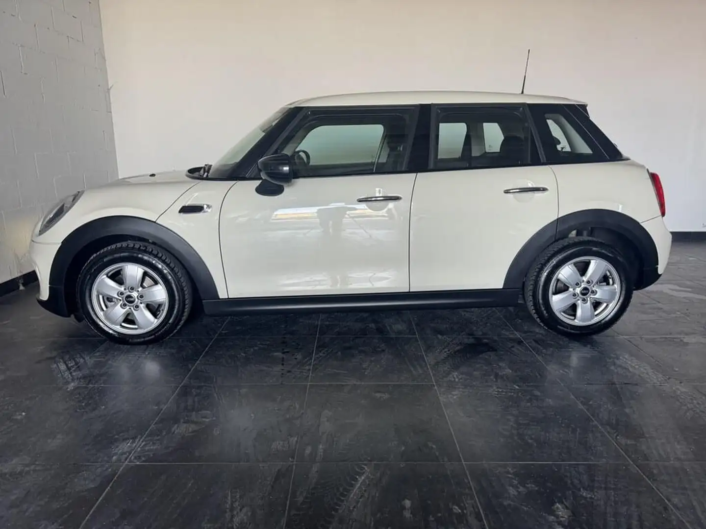 MINI One 1.5 TwinPower Turbo One Bílá - 2