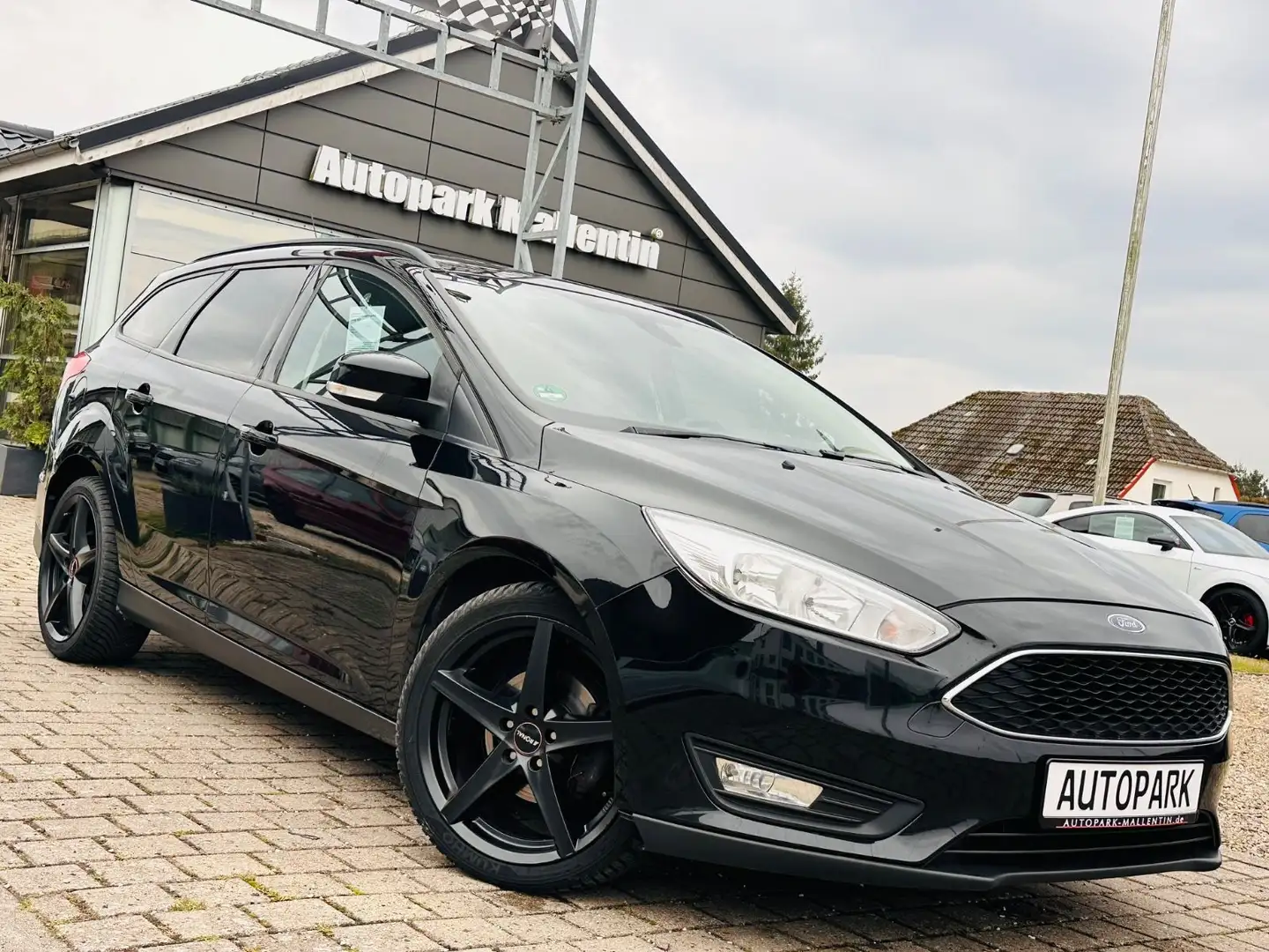 Ford Focus 1,5 TDCi 88kW PowerShift Business *NAVI* Negro - 1