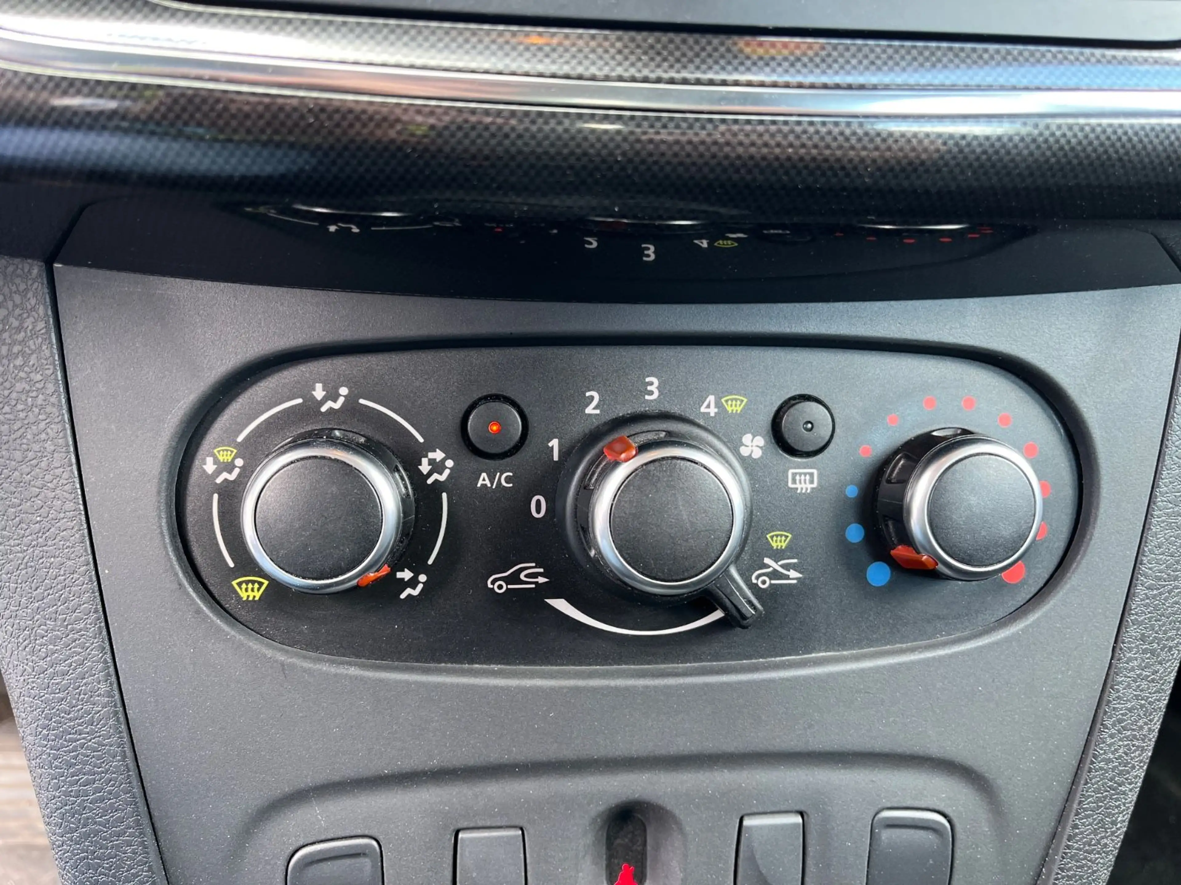 Dacia Logan MCV II Kombi Laureate — photo 11