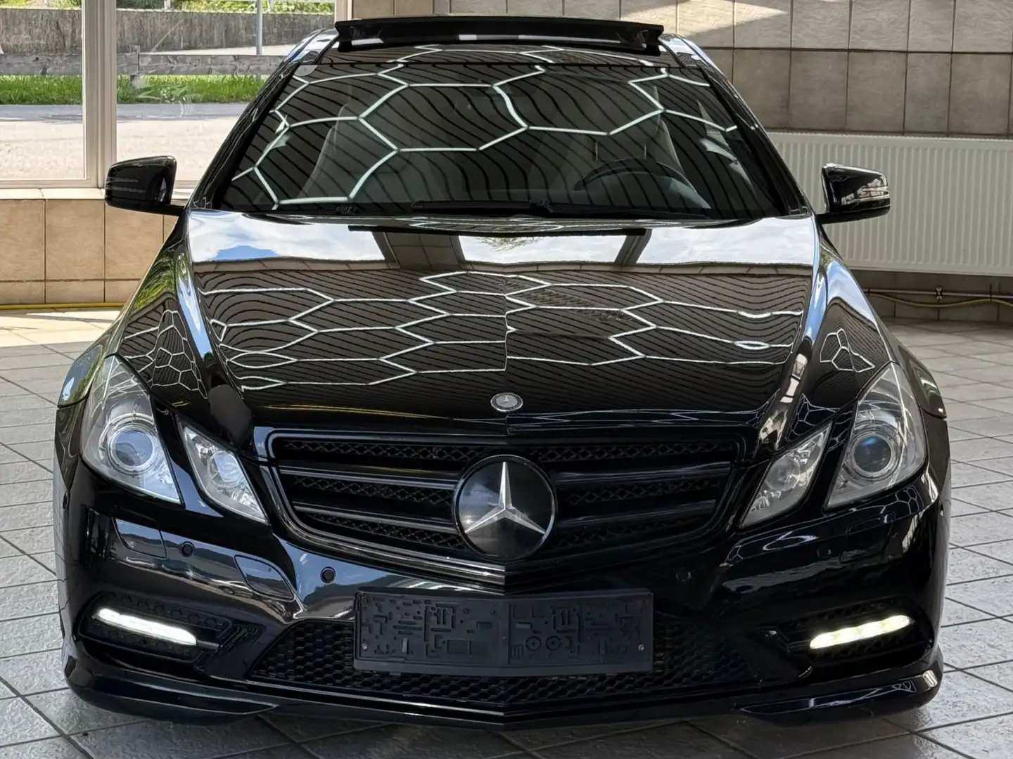 Mercedes-Benz E 350 BlueEfficiency CDI *AMG-LINE*PANO*LEDER Schwarz - 2