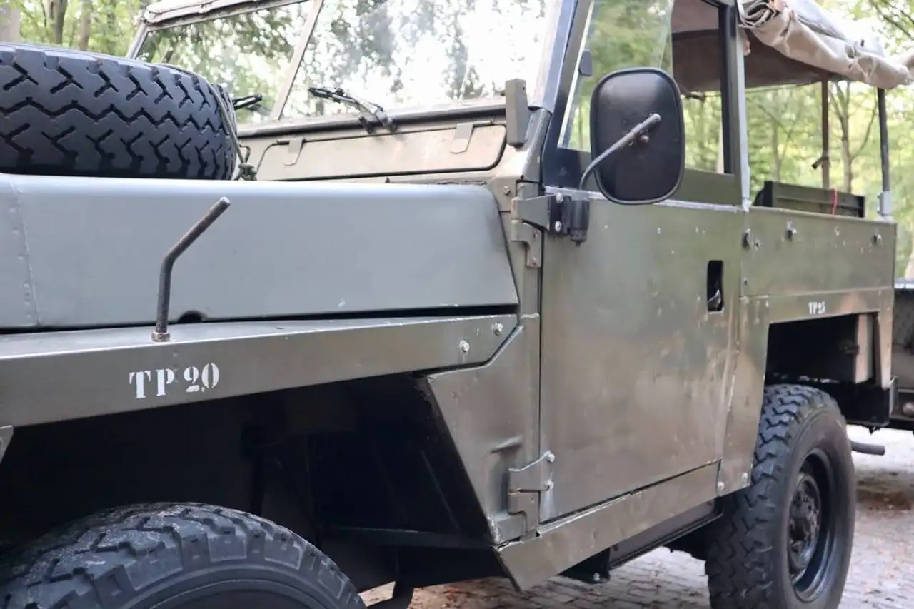 Land Rover Series III Lightweight | 1973 | Soft top | 7 zitplaatsen | Benzine | APK- en belastingvrij, foto 8
