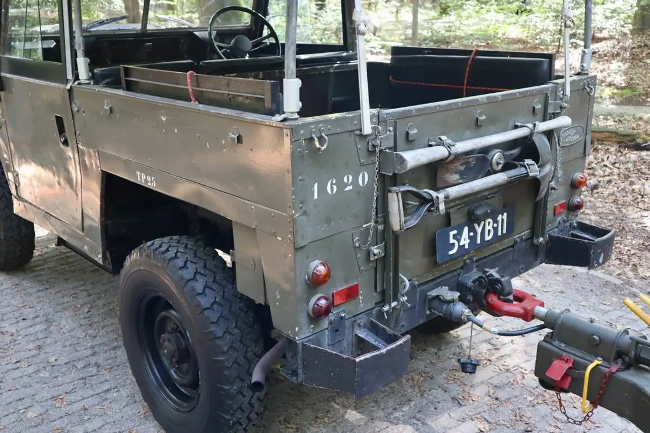 Land Rover Series III Lightweight | 1973 | Soft top | 7 zitplaatsen | Benzine | APK- en belastingvrij, foto 5