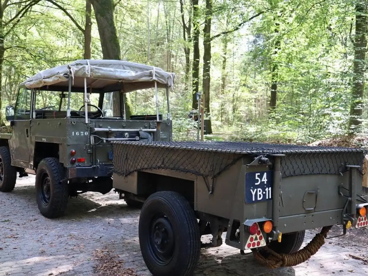 Land Rover Series III Lightweight | 1973 | Soft top | 7 zitplaatsen | Benzine | APK- en belastingvrij, foto 4