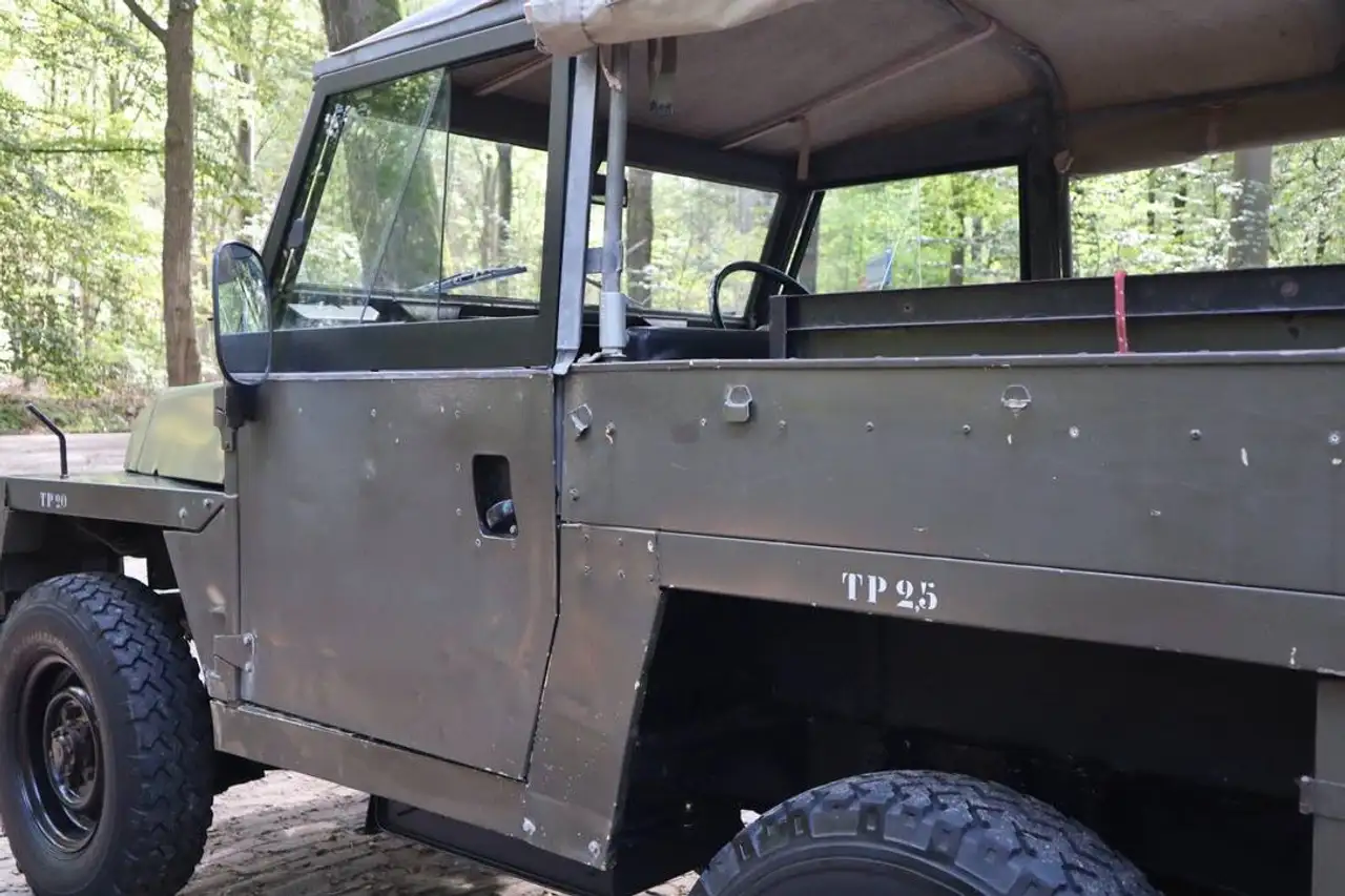 Land Rover Series III Lightweight | 1973 | Soft top | 7 zitplaatsen | Benzine | APK- en belastingvrij, foto 6