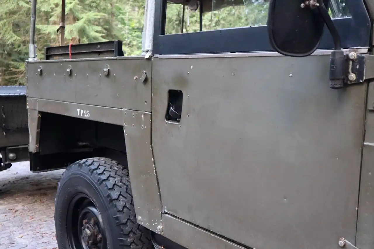 Land Rover Series III Lightweight | 1973 | Soft top | 7 zitplaatsen | Benzine | APK- en belastingvrij, foto 10