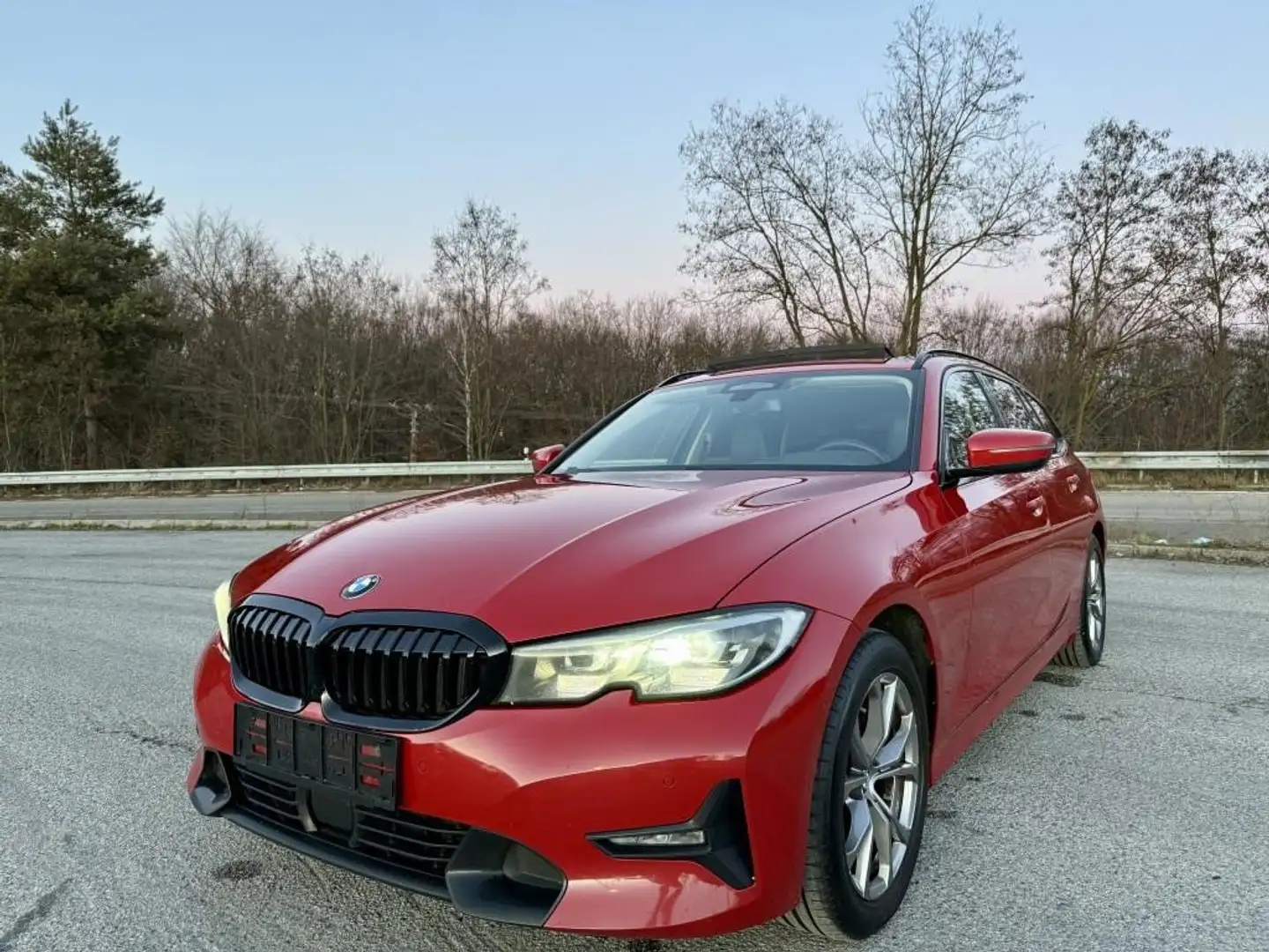 BMW 320 (G21) 320d Touring xDrive Aut. LED AHK PANO Rojo - 1