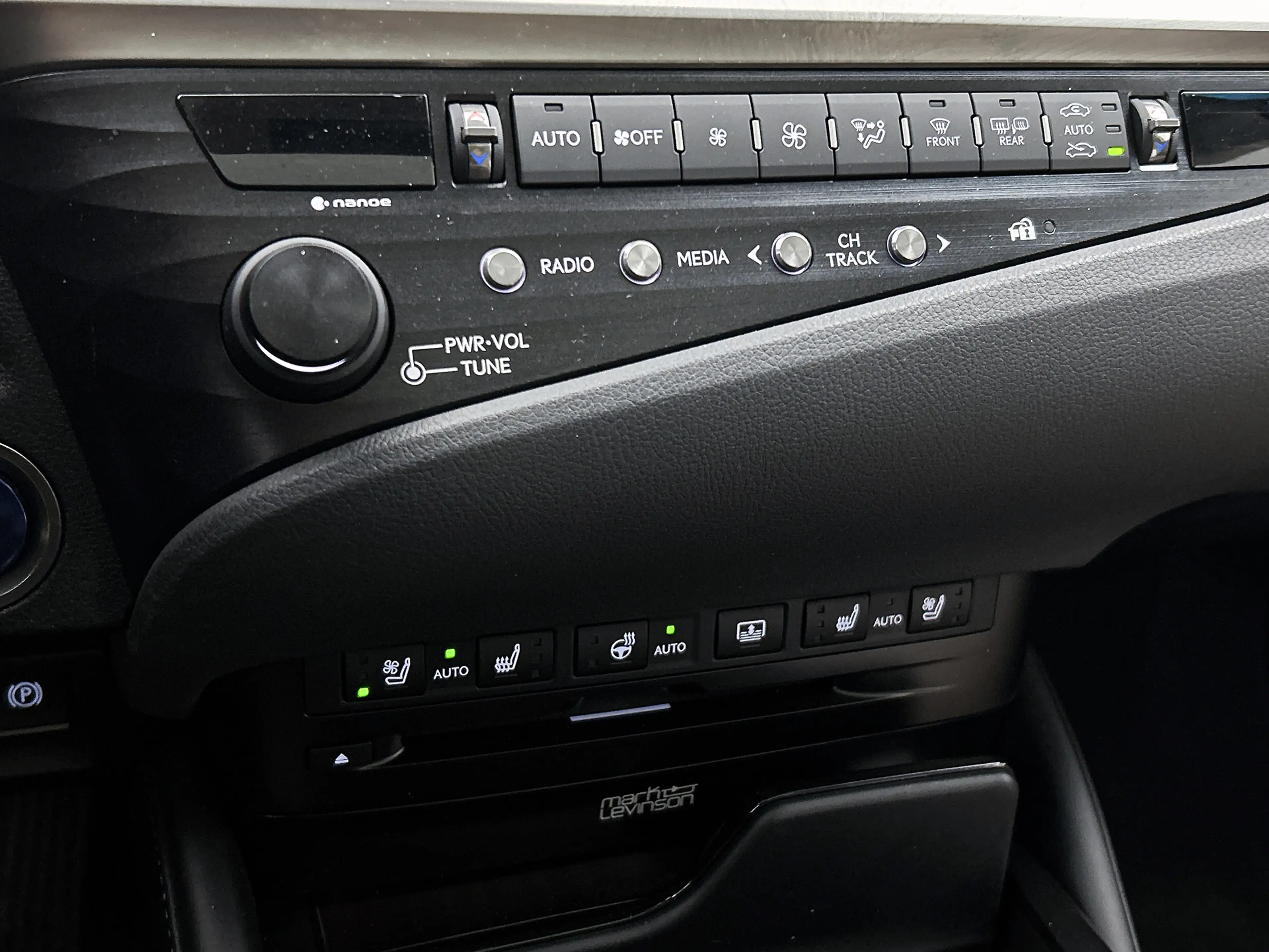 Lexus ES 300 300h President Line | Mark Levinson | Schuifdak | — photo 11