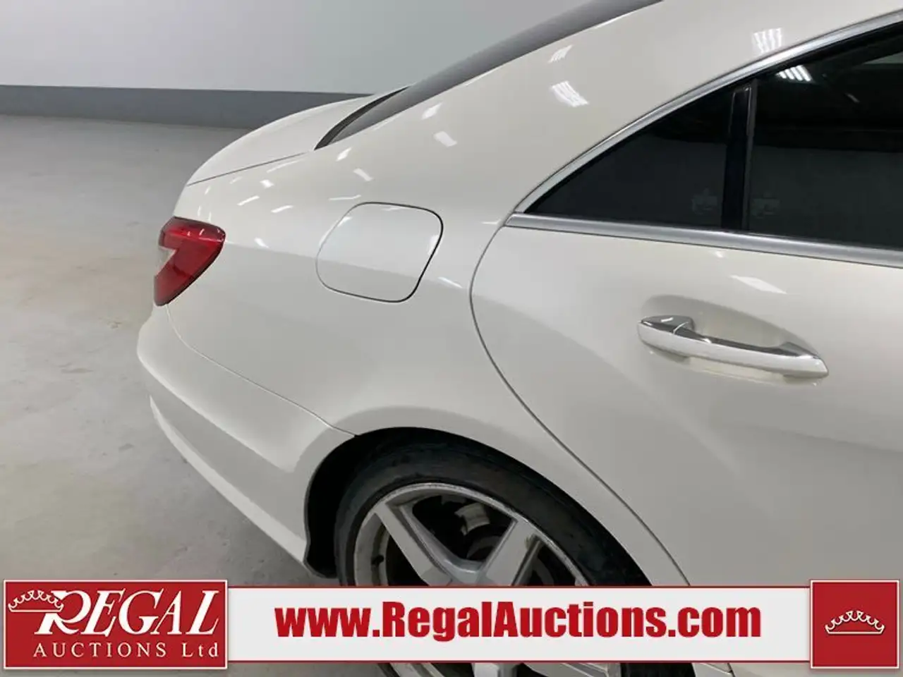 Mercedes-Benz CLS снимка Mercedes-Benz CLS