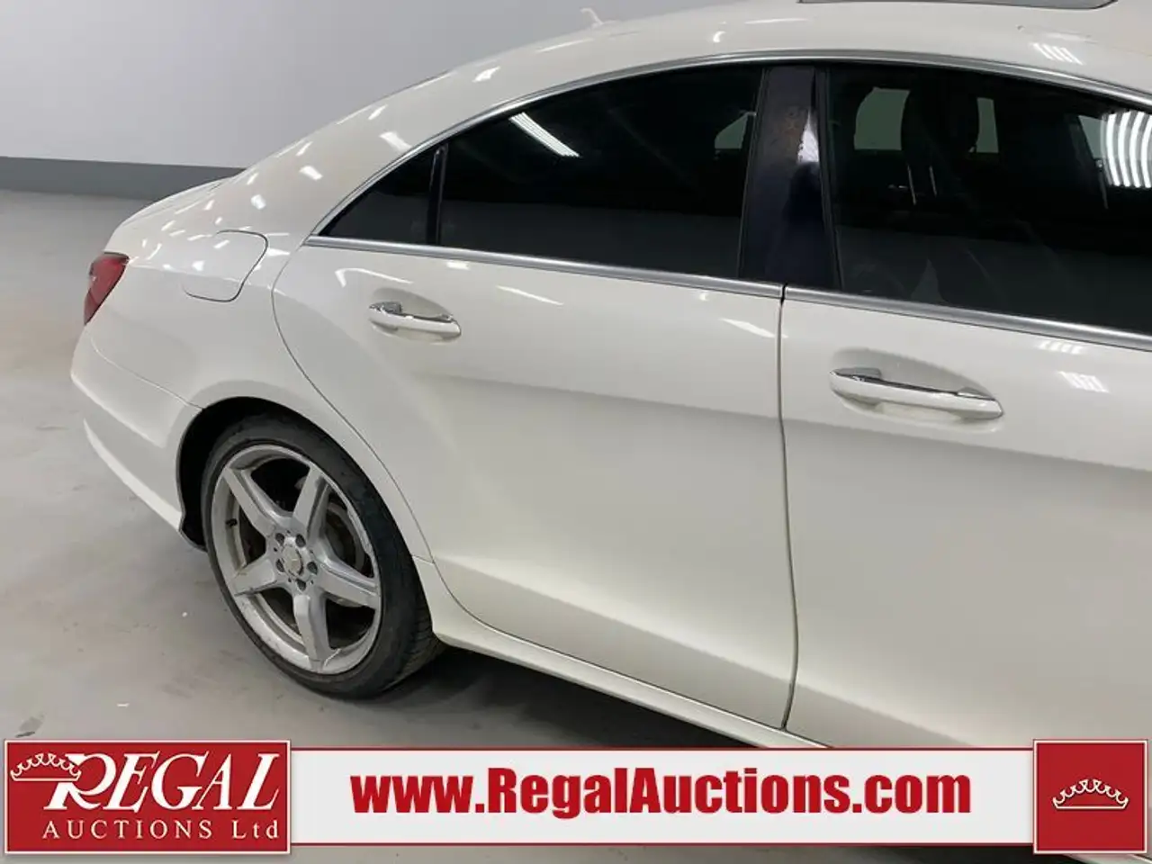 Mercedes-Benz CLS снимка Mercedes-Benz CLS