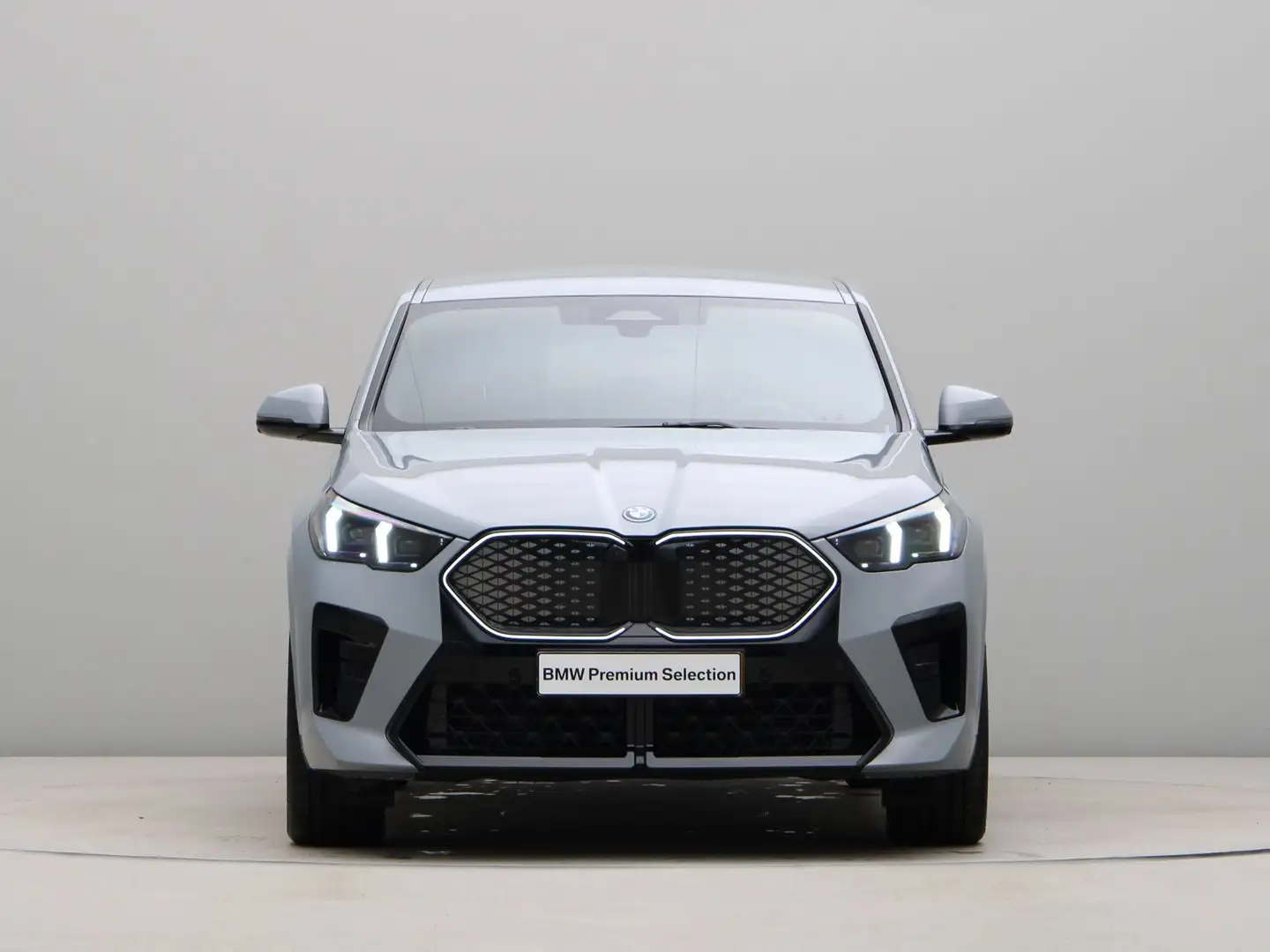 BMW iX2 eDrive20 67 kWh Gris - 2