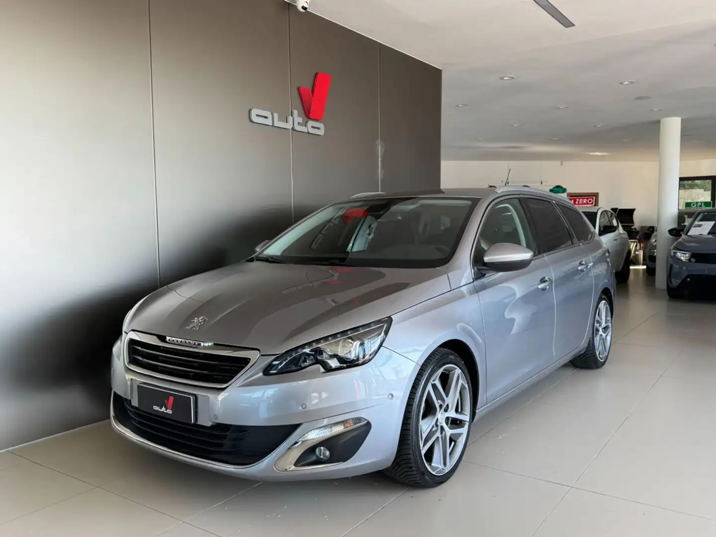 Peugeot 308 1.6 e-HDi 115 CV Stop&Start SW Allure UNICO PROP Silber - 2