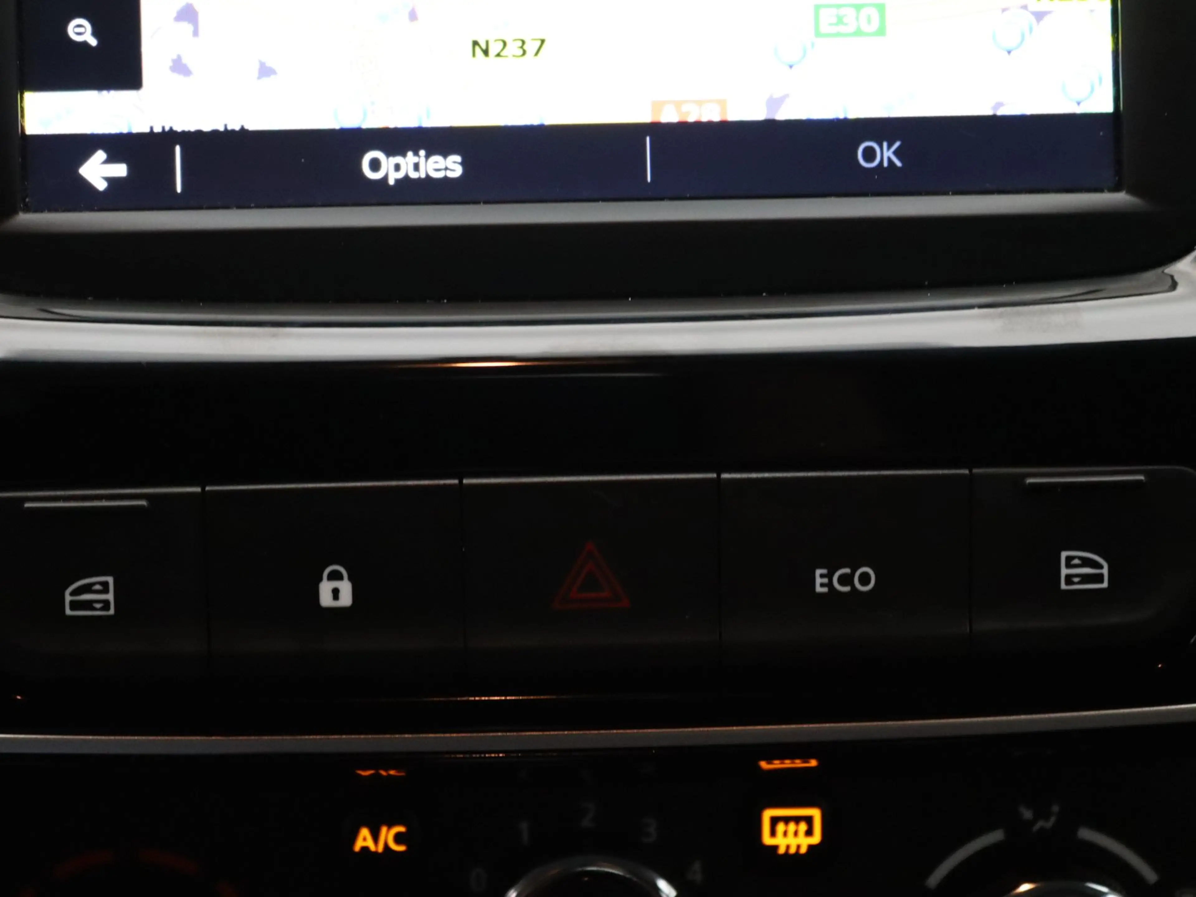Dacia Spring Expression 27 kWh Apple Carplay/Android Auto | Air — photo 18