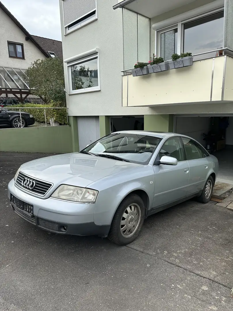 Audi A6 2.4 - 1