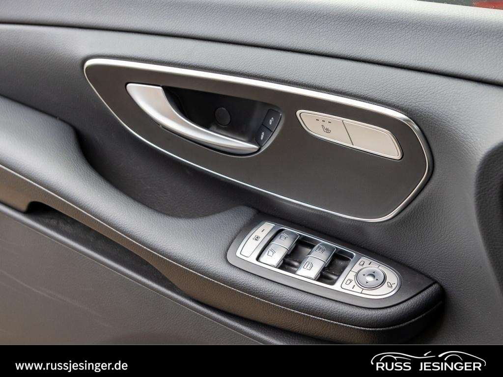 Mercedes-Benz V 220