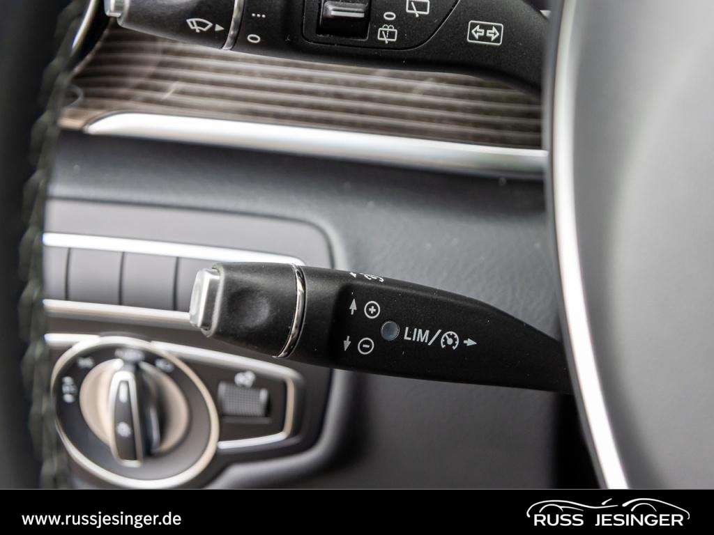 Mercedes-Benz V 220