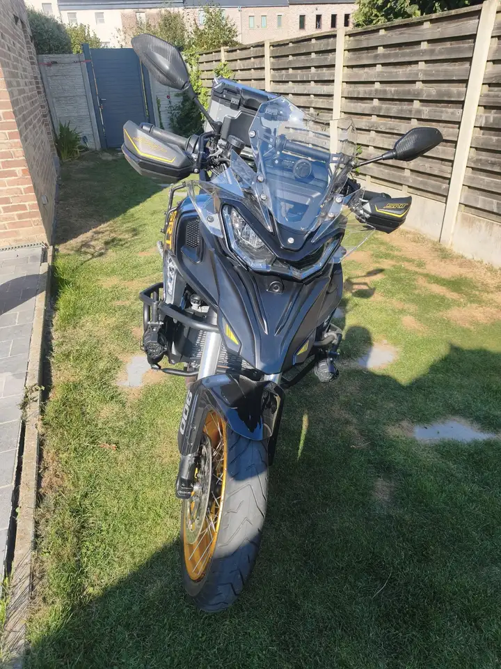QJ Motor SRT 900 SX