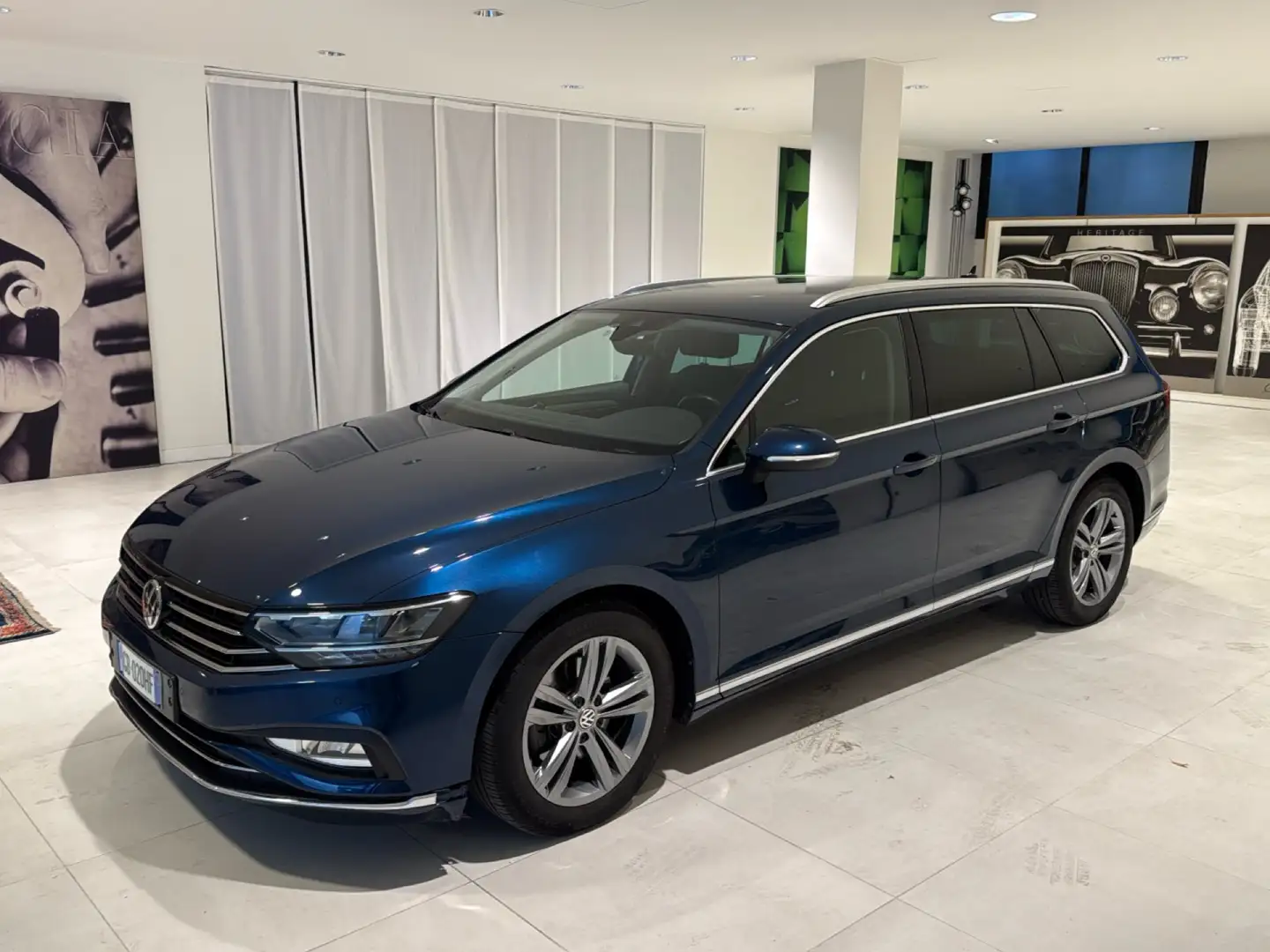 Volkswagen Passat Variant 2.0TDI 150cv EVO DSG Executive Navi LED Blau - 1