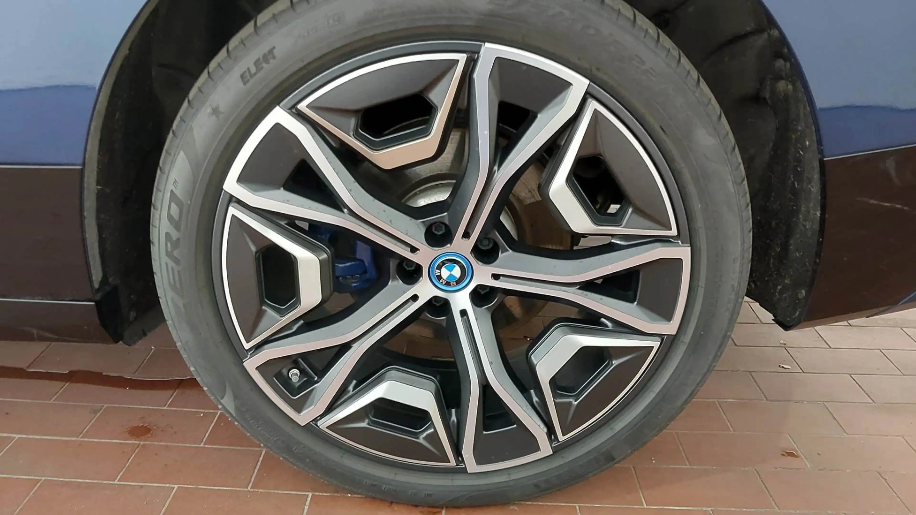 BMW iX xDrive50 | 22" | Sky Lounge | Harman Kardon | Trek — photo 12
