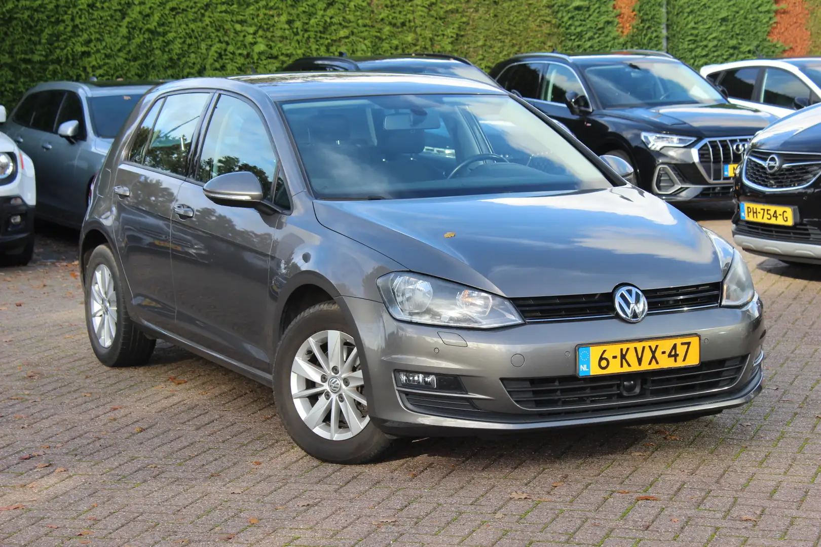 Volkswagen Golf 1.2 TSI Highline / Trekhaak / Navigatie / Parkeerh Grigio - 1