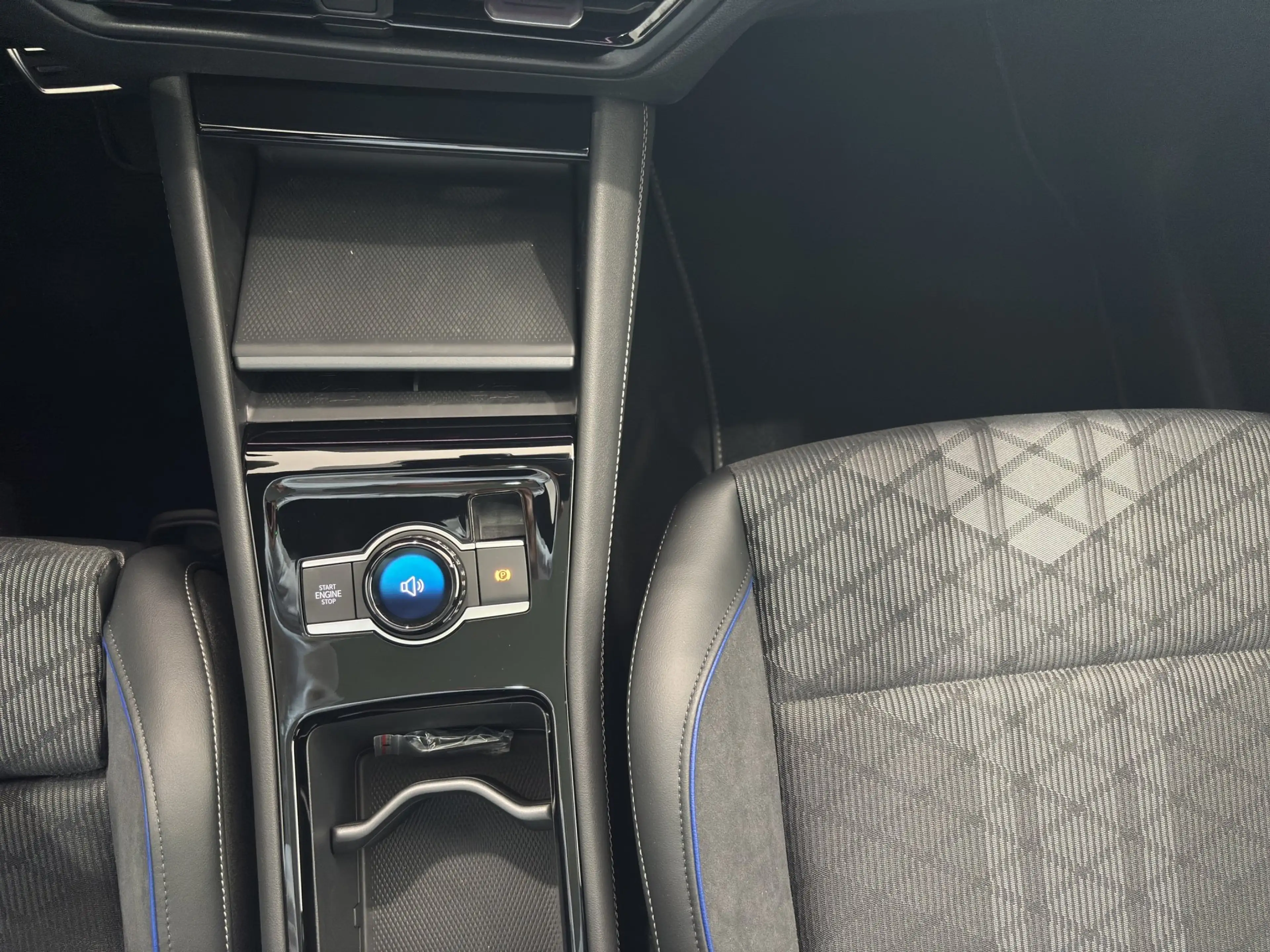 Volkswagen Tayron R-Line (WR/AHK/BlackStyle) 2.0 l TDI 4MOTION 7-Gan — photo 14