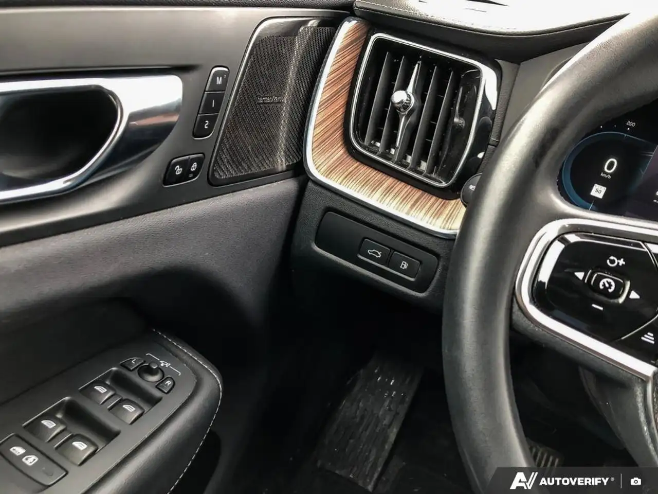 Volvo XC60 снимка Volvo XC60