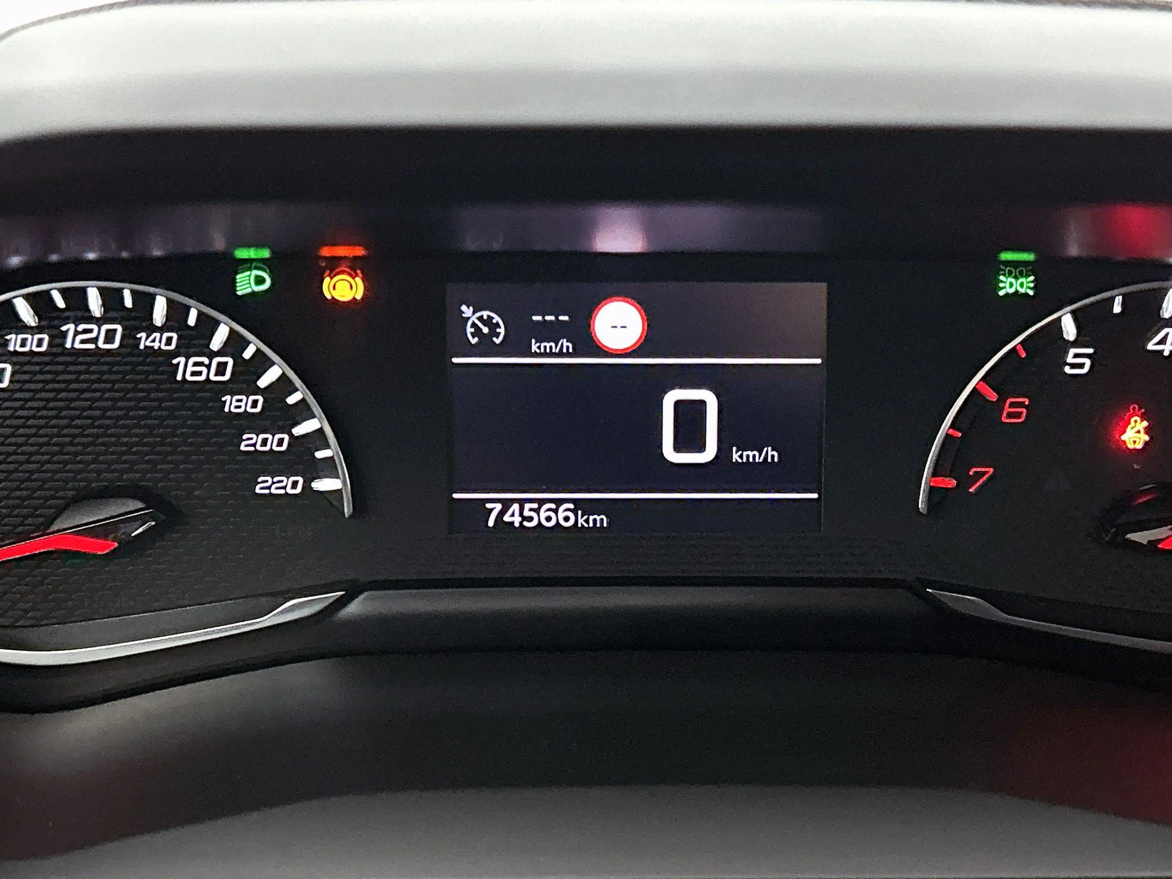 Peugeot 2008 1.2 100pk Allure Pack | Trekhaak | Navigatie | Cli — photo 14