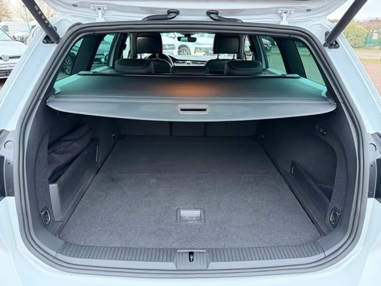 Volkswagen Passat Variant 2.0TDI DSG Elegance+AHK+Pano+Standheizung 9