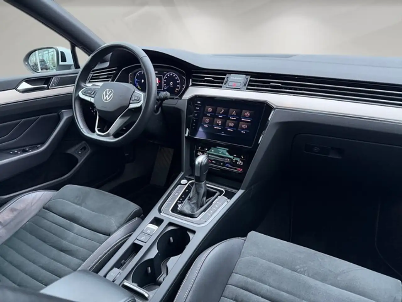 Volkswagen Passat Variant 2.0TDI DSG Elegance+AHK+Pano+Standheizung 18
