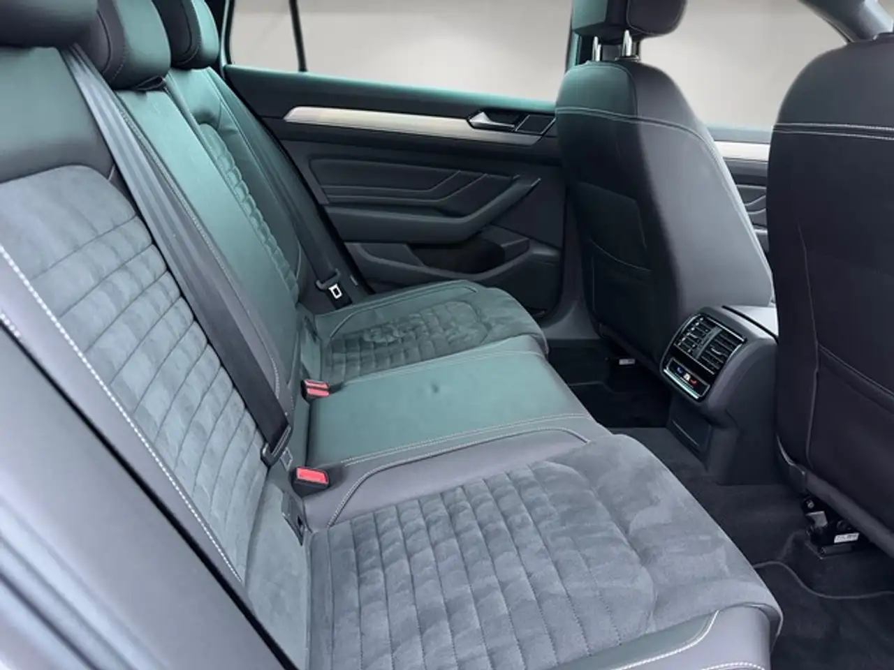 Volkswagen Passat Variant 2.0TDI DSG Elegance+AHK+Pano+Standheizung 17