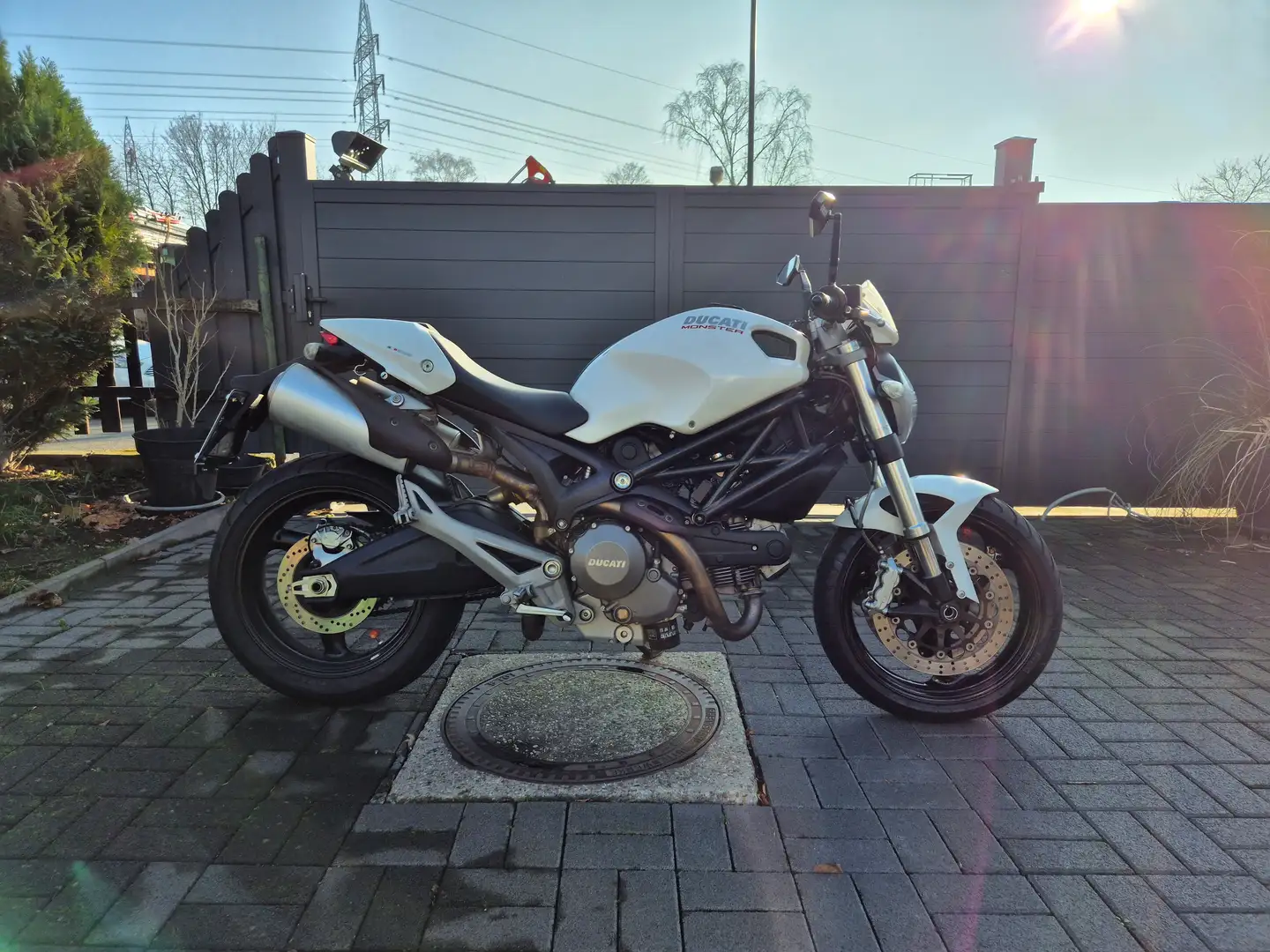 Ducati Monster 696 Alb - 2