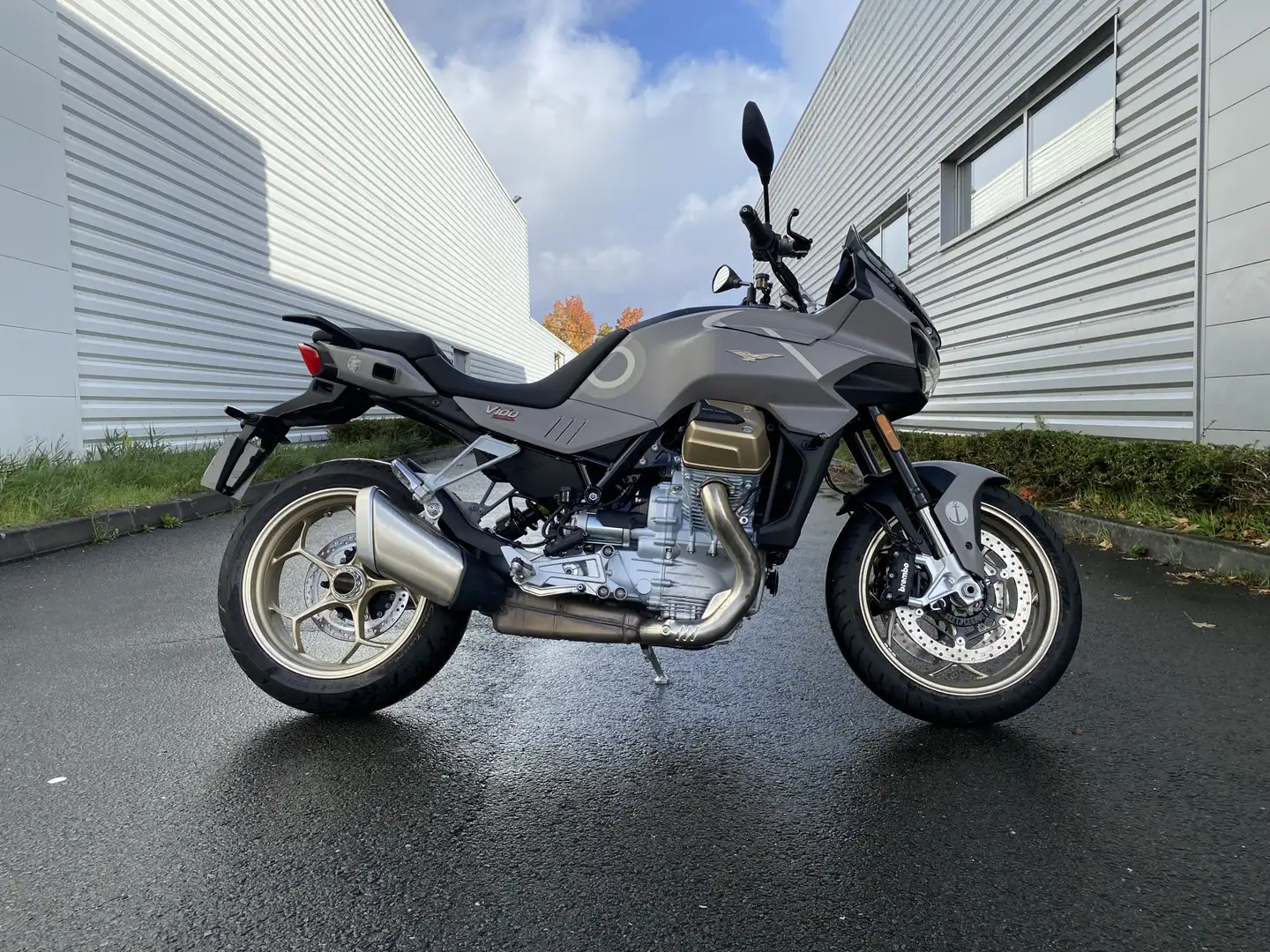 Moto Guzzi V 100 Szary - 1