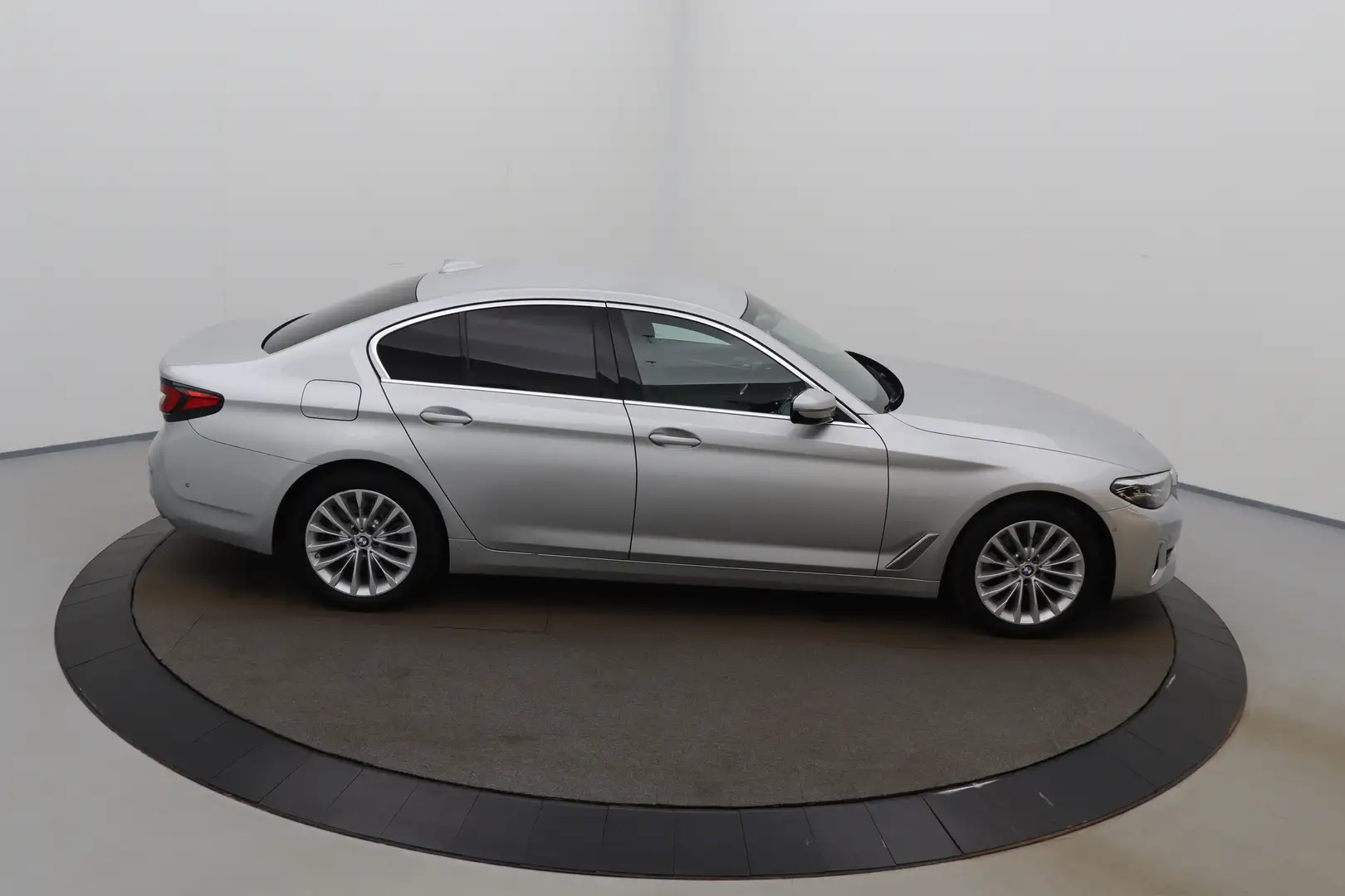 BMW 520 5 520dA xDrive MHEV Luxury Line Business LEDER/CUI Argintiu - 2