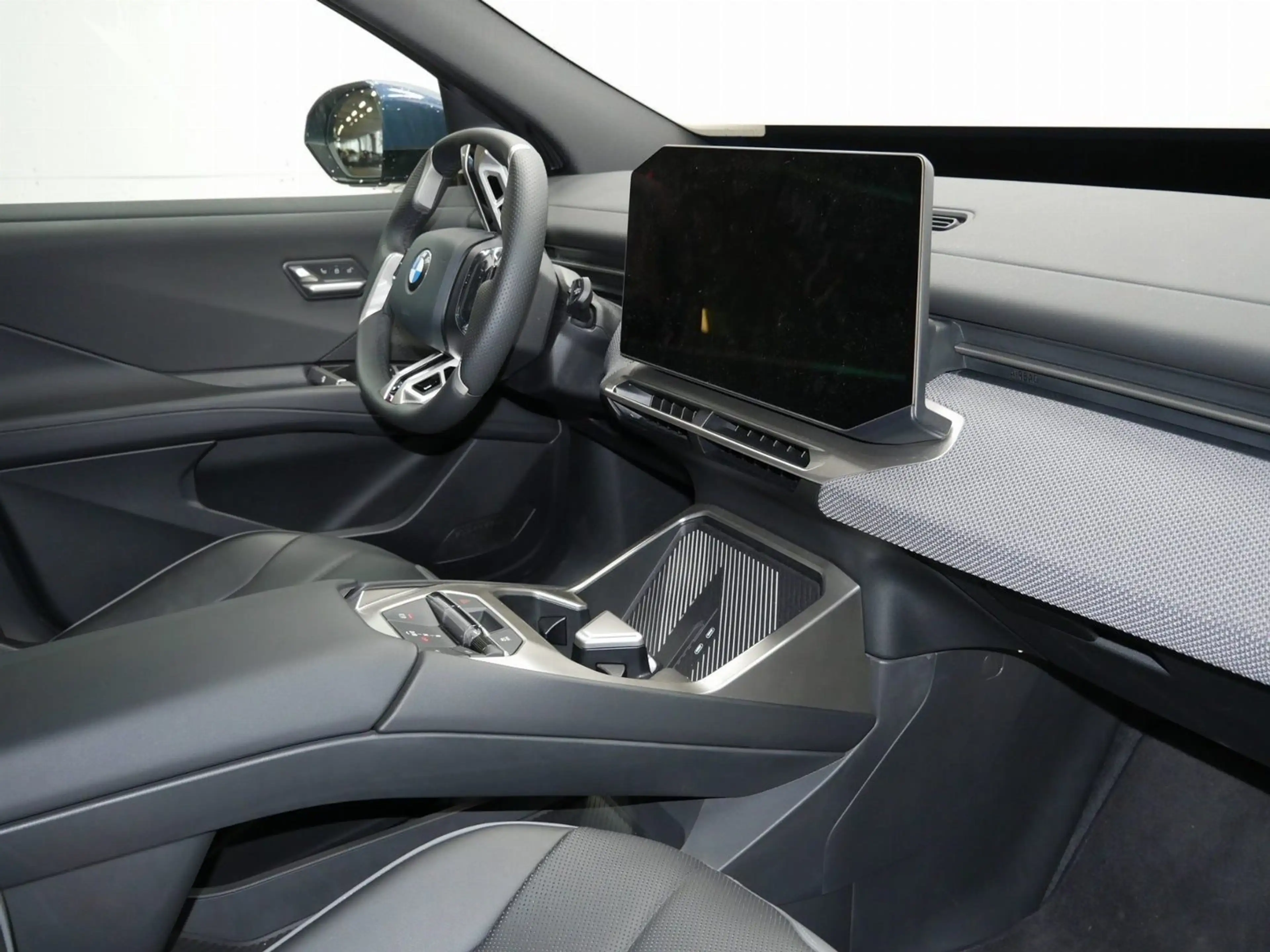 BMW iX3 50 xDrive — photo 4