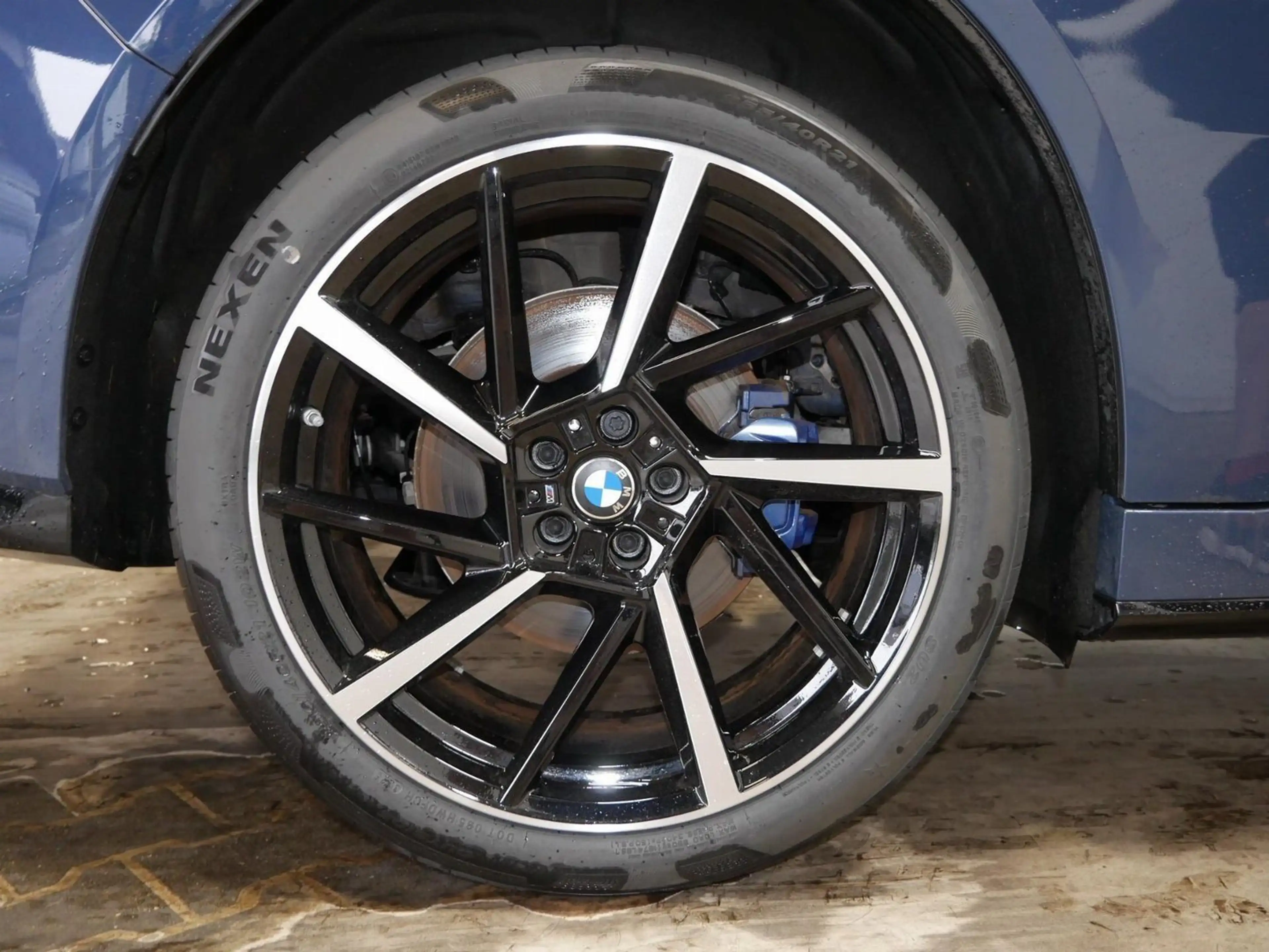 BMW iX3 50 xDrive — photo 8