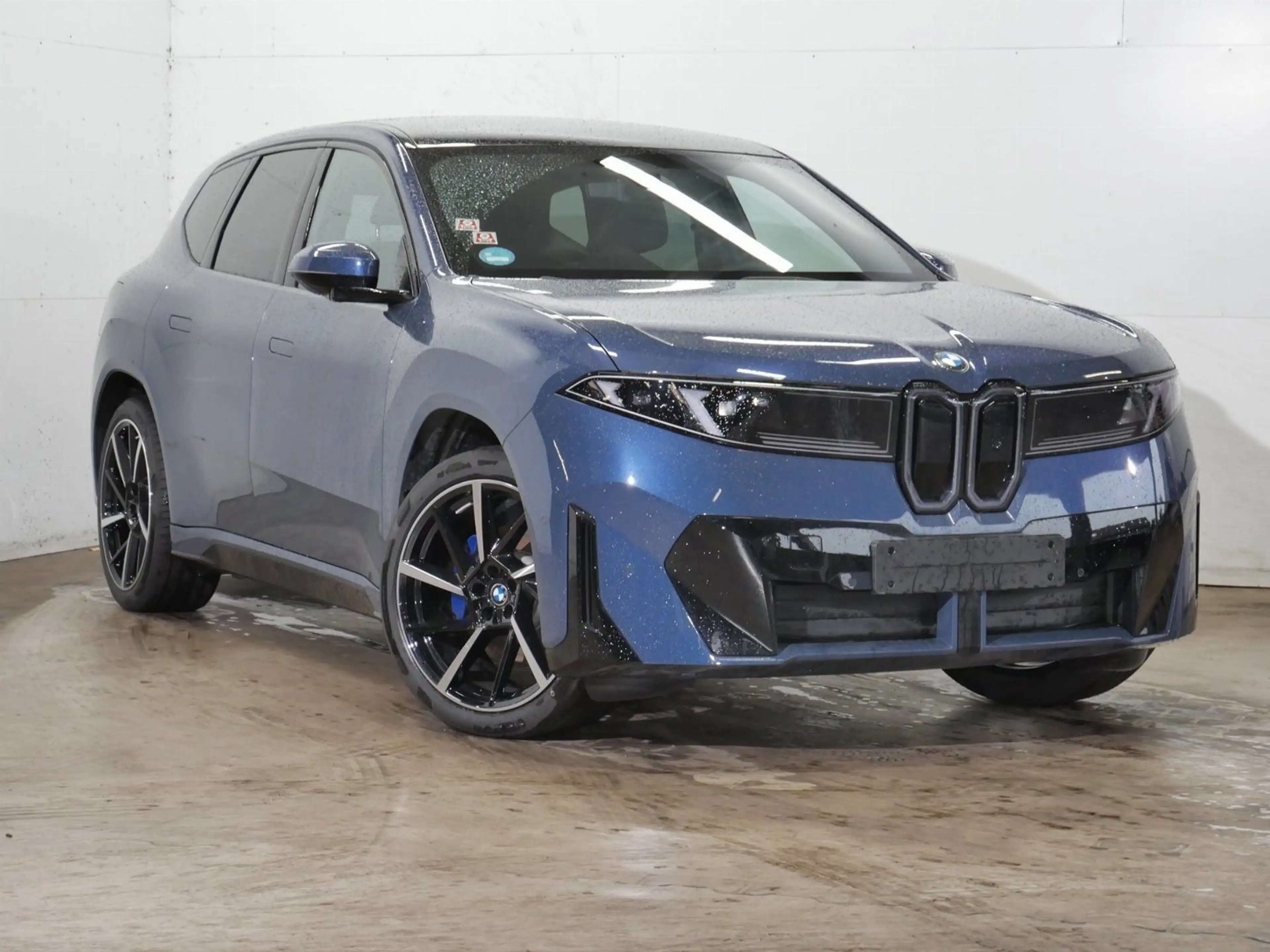 BMW iX3 50 xDrive — photo 2