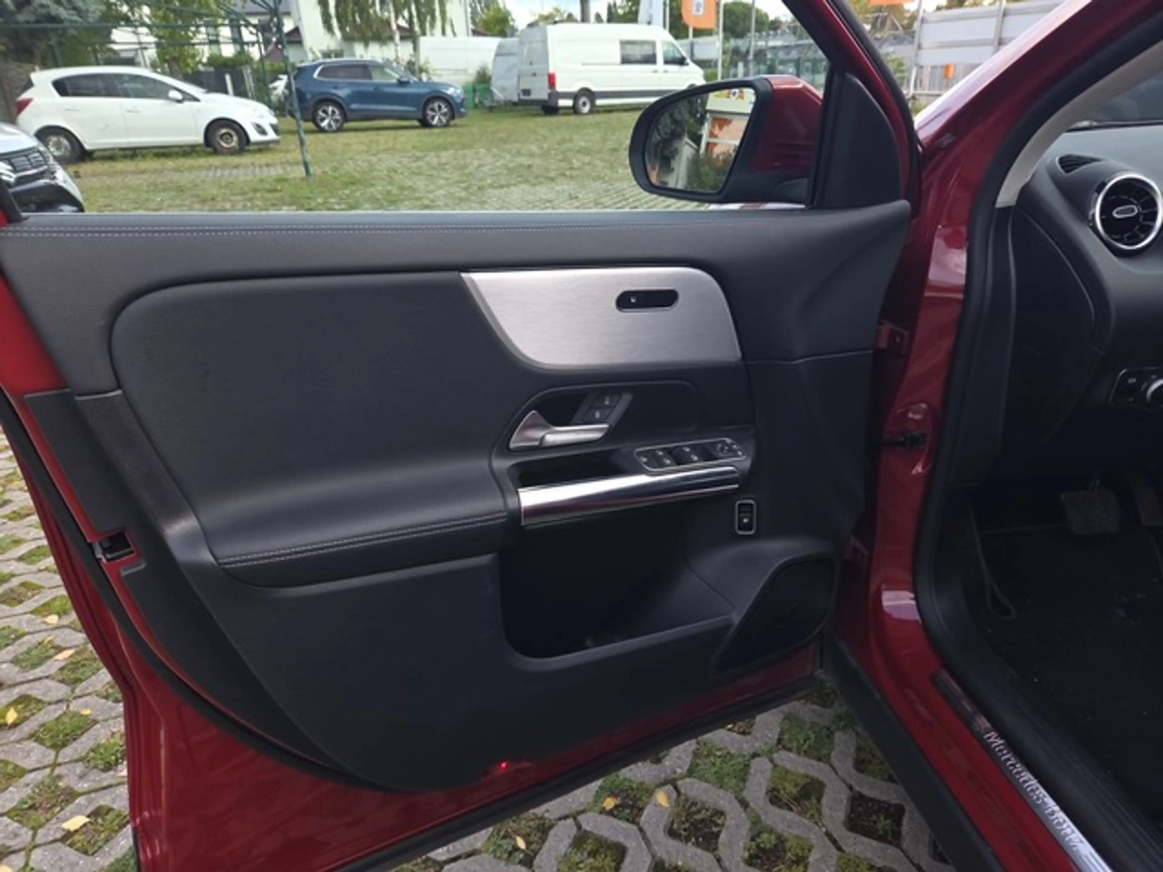 Mercedes-Benz GLA 250 e Progressive LED HP MBux Navi Spur — photo 9