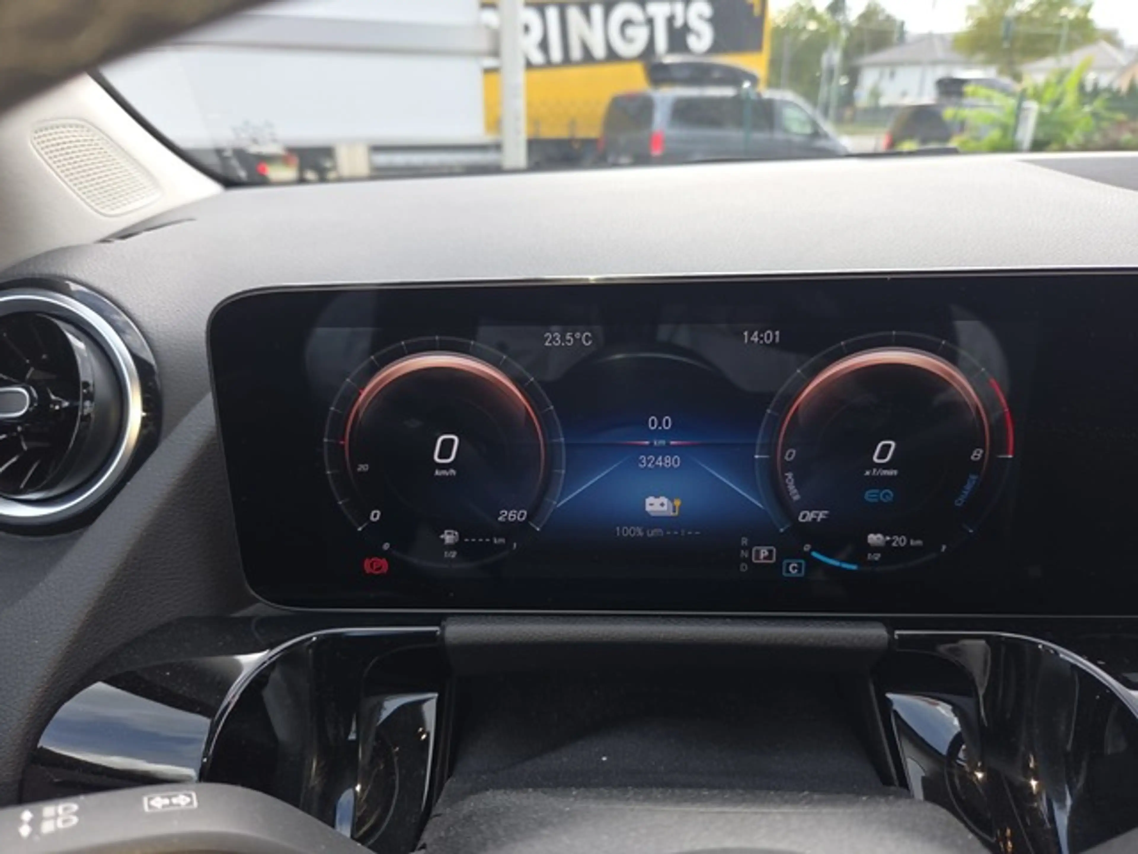 Mercedes-Benz GLA 250 e Progressive LED HP MBux Navi Spur — photo 12