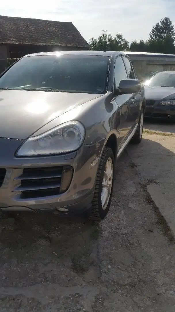 Porsche Cayenne S (Typ 9PA1) Grau - 1