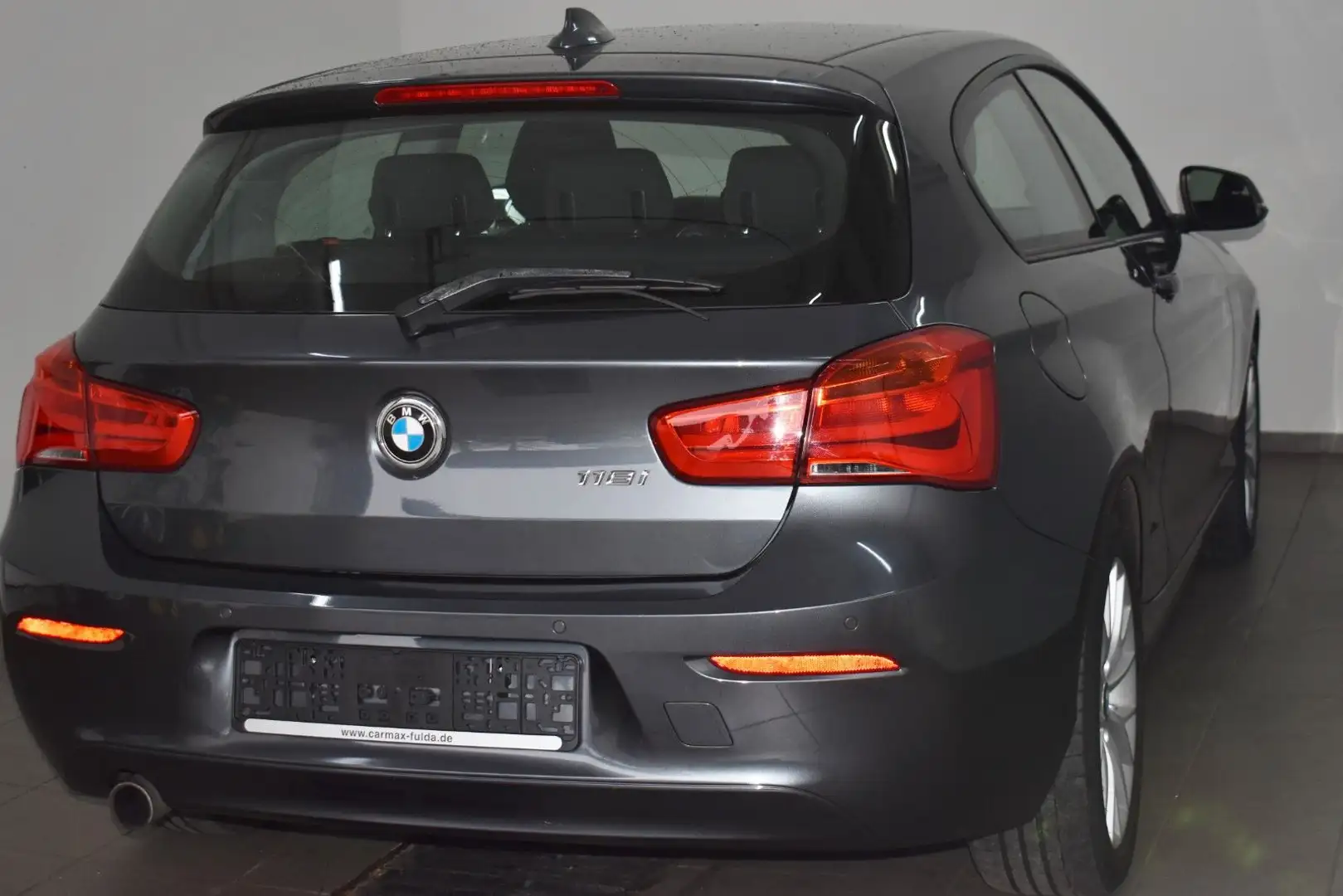 BMW 118 i Advantage Lim. 3-trg. Navi,LED,SD,SH,PDC Szürke - 2