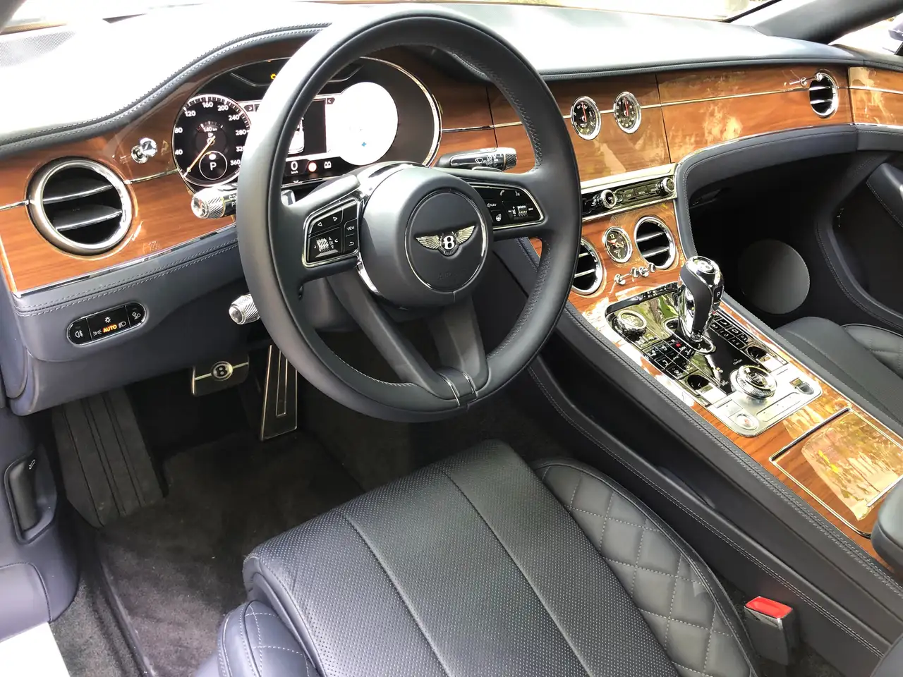Bentley Continental GTC 2021 — фото 28
