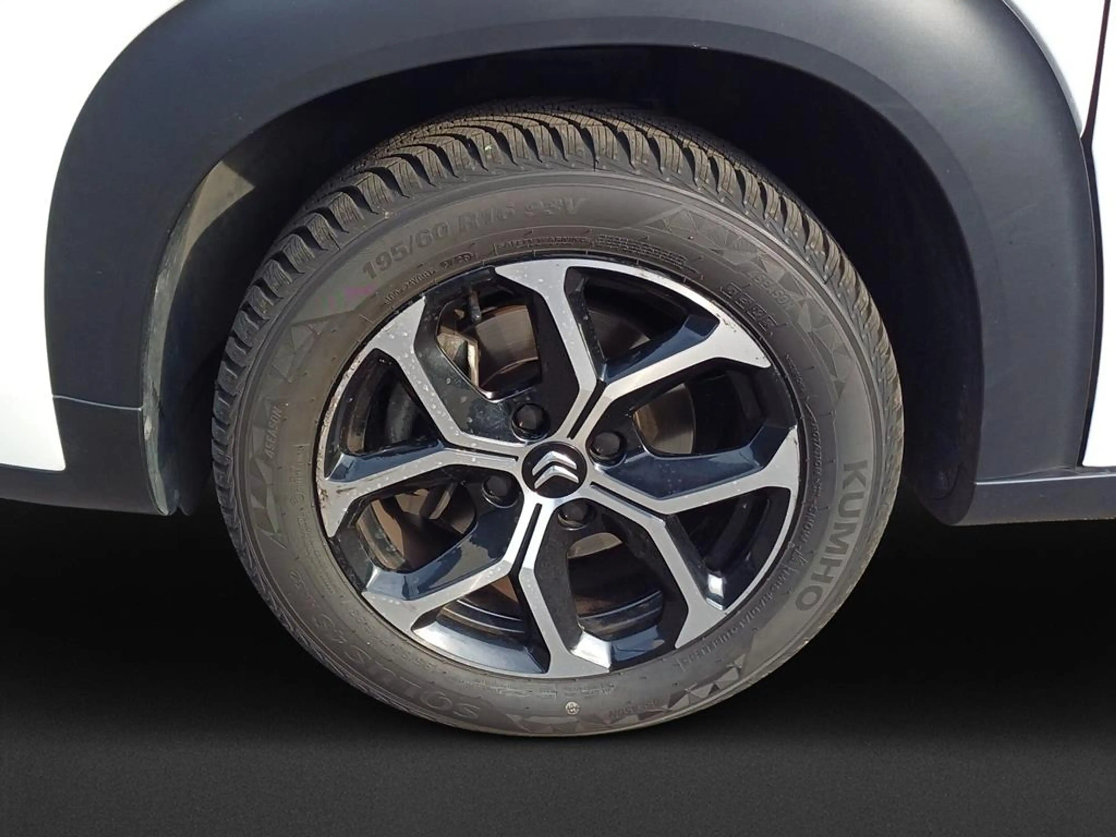 Citroen C3 Aircross PureTech 110 S&S Shine — photo 8